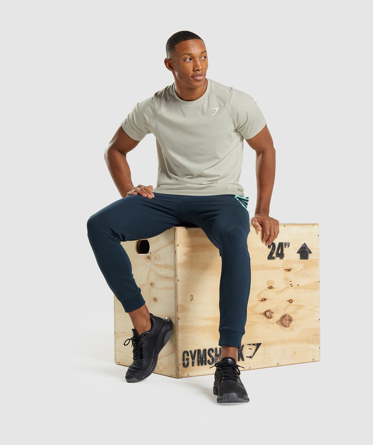 gymshark-bold-t-shirt-pebble-grey-ss22