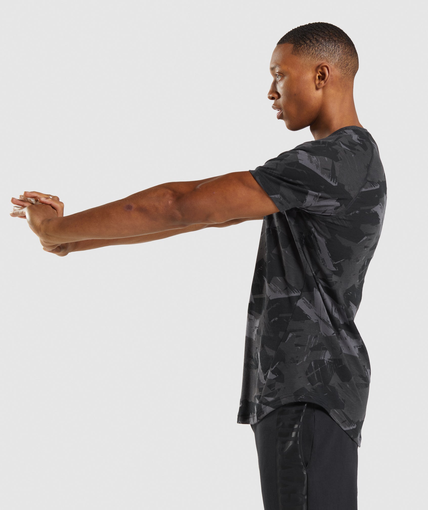 gymshark-bold-t-shirt-grey-print-ss22