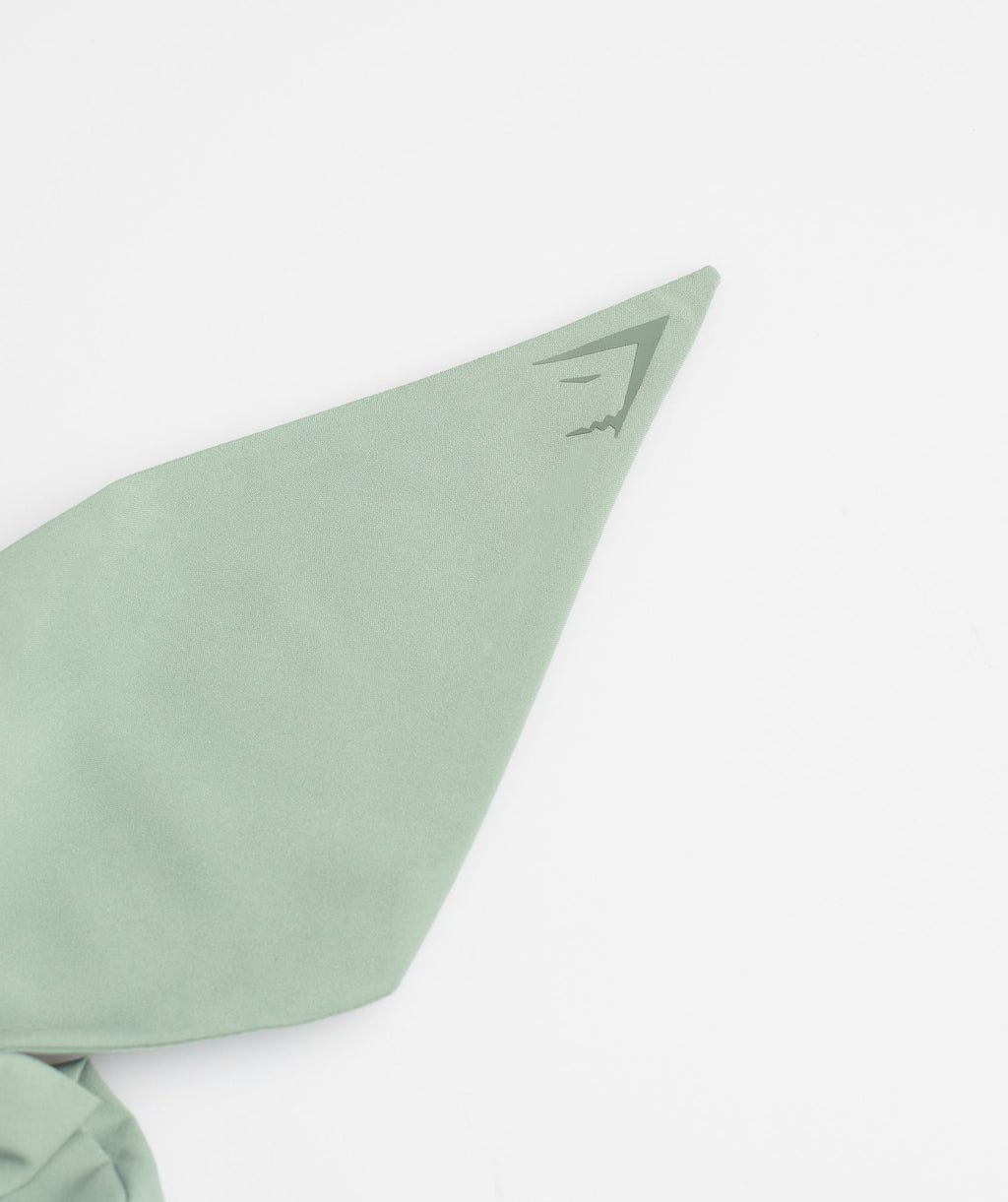 gymshark-bow-scrunchie-desert-sage-green-ss23