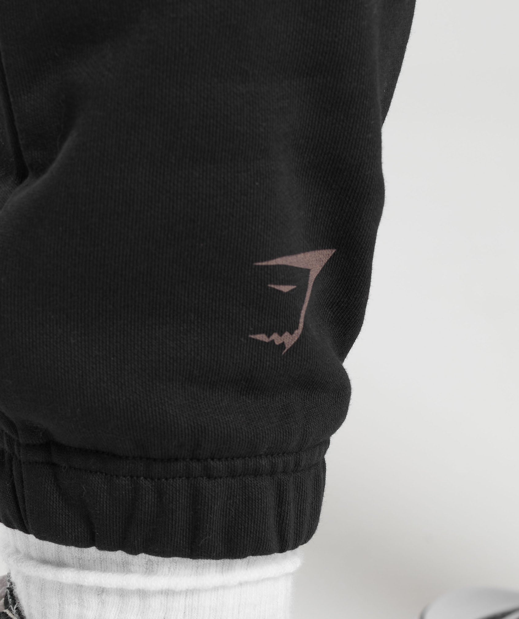 gymshark-built-graphic-joggers-black-aw23