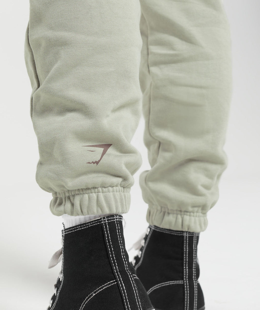 gymshark-built-graphic-joggers-stone-grey-aw23