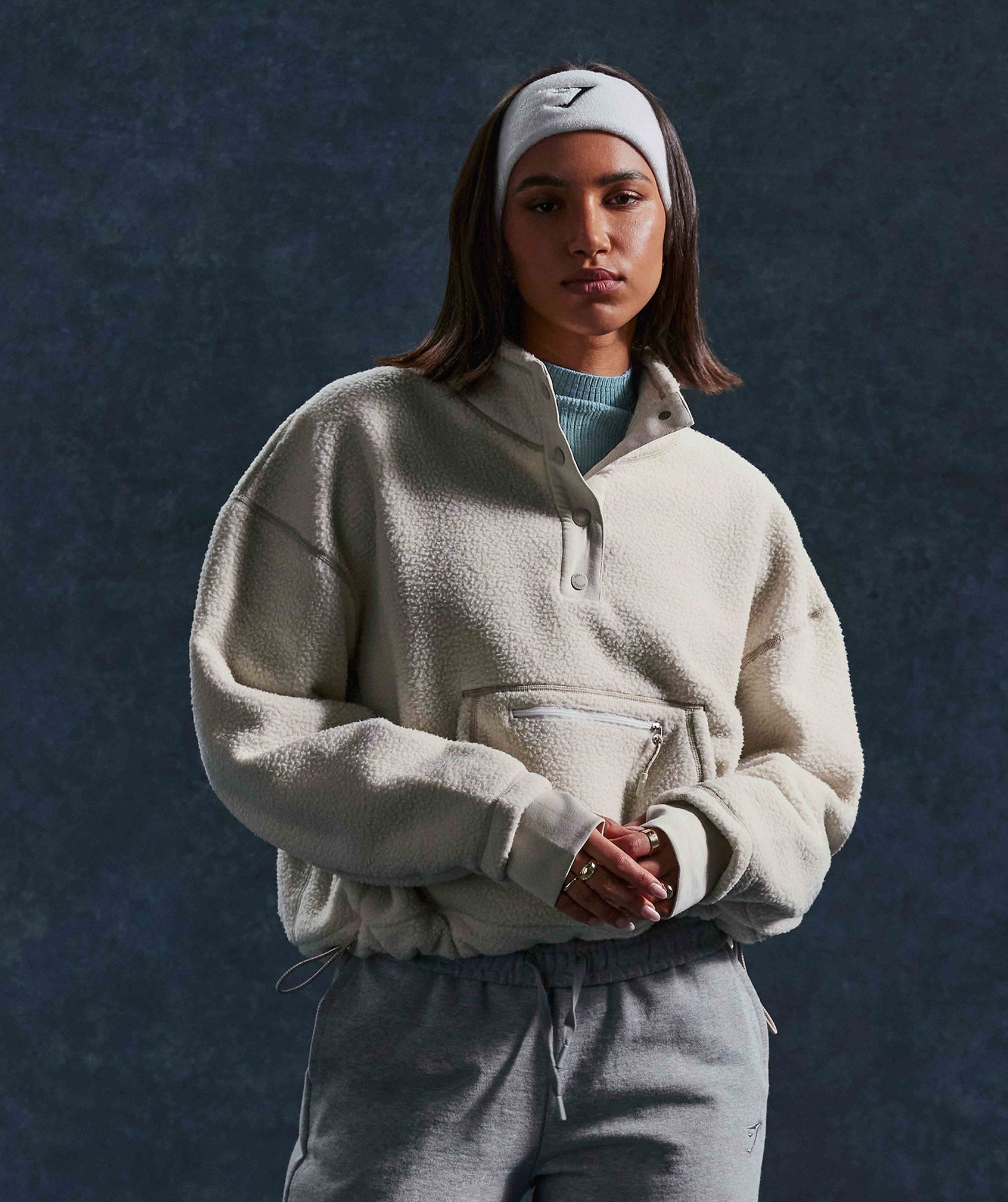 gymshark-pause-borg-pullover-pebble-grey-aw22