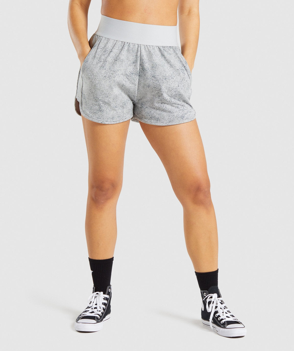 gymshark-chalk-shorts-light-grey-print