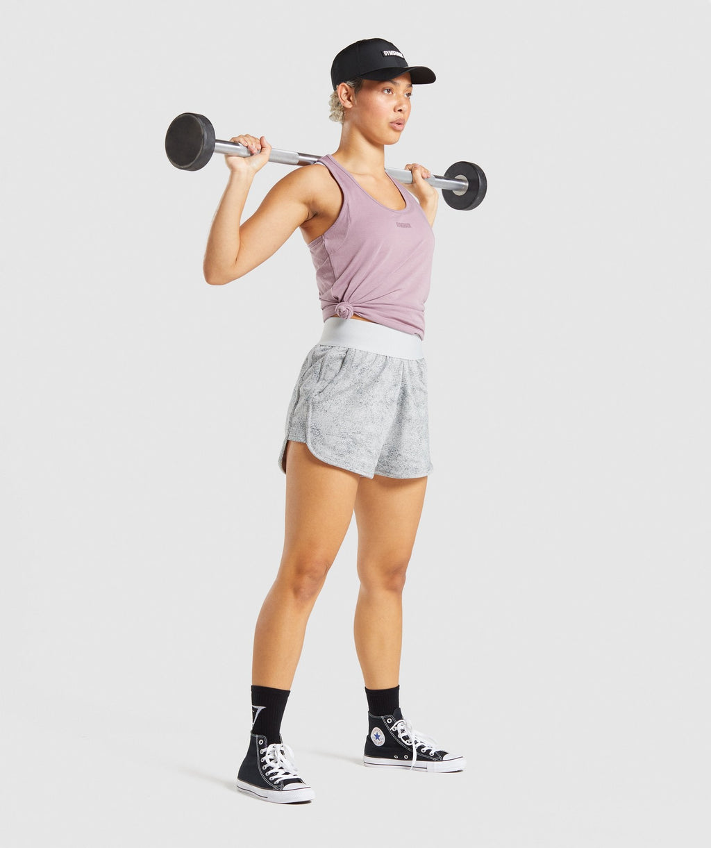 gymshark-chalk-shorts-light-grey-print