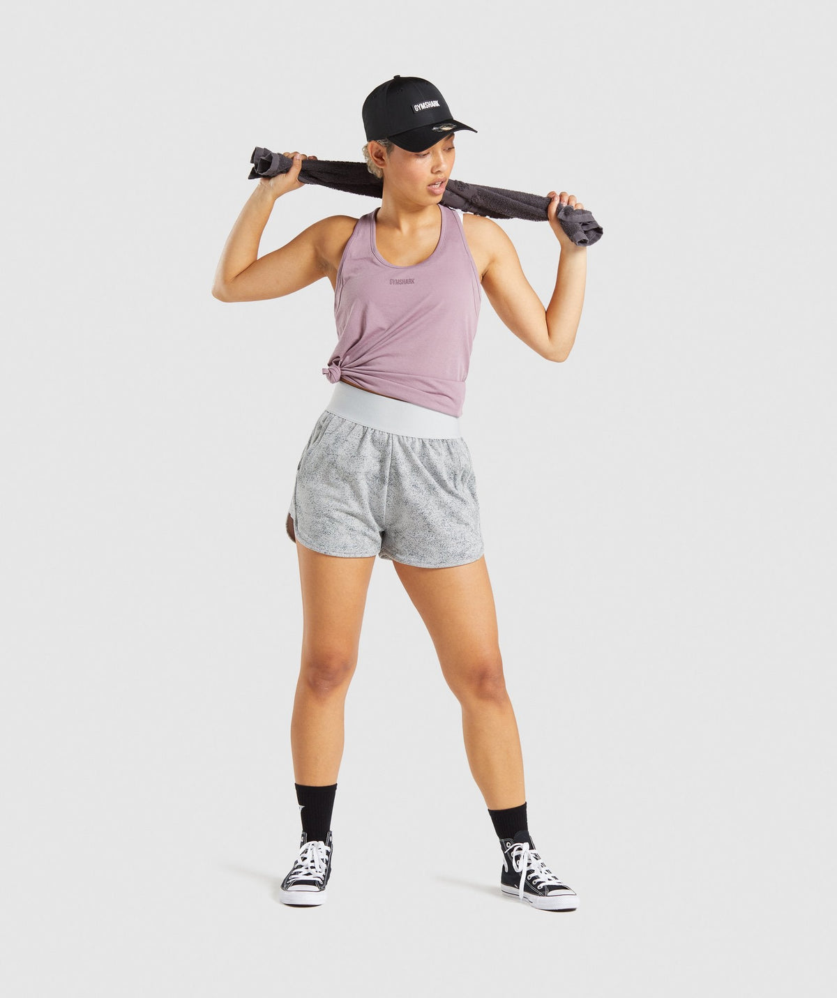 gymshark-chalk-shorts-light-grey-print