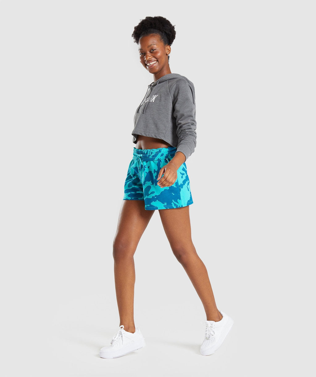 gymshark-colour-burst-shorts-light-teal-print