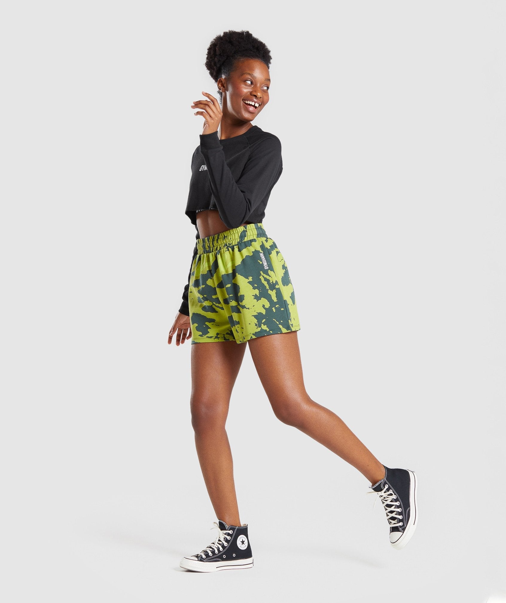 gymshark-colour-burst-shorts-dark-green-print