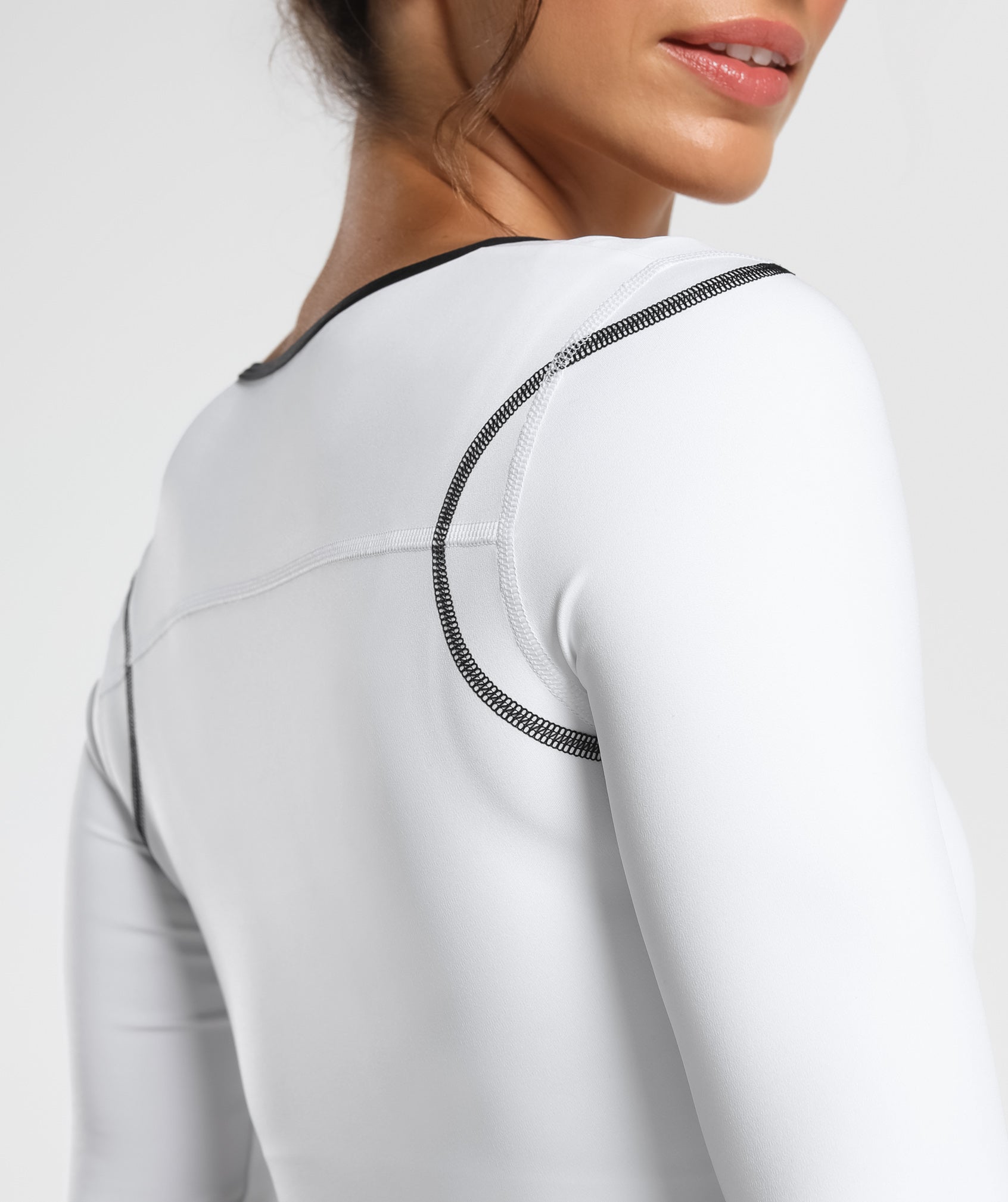 gymshark-contrast-long-sleeve-crop-top-white-aw23