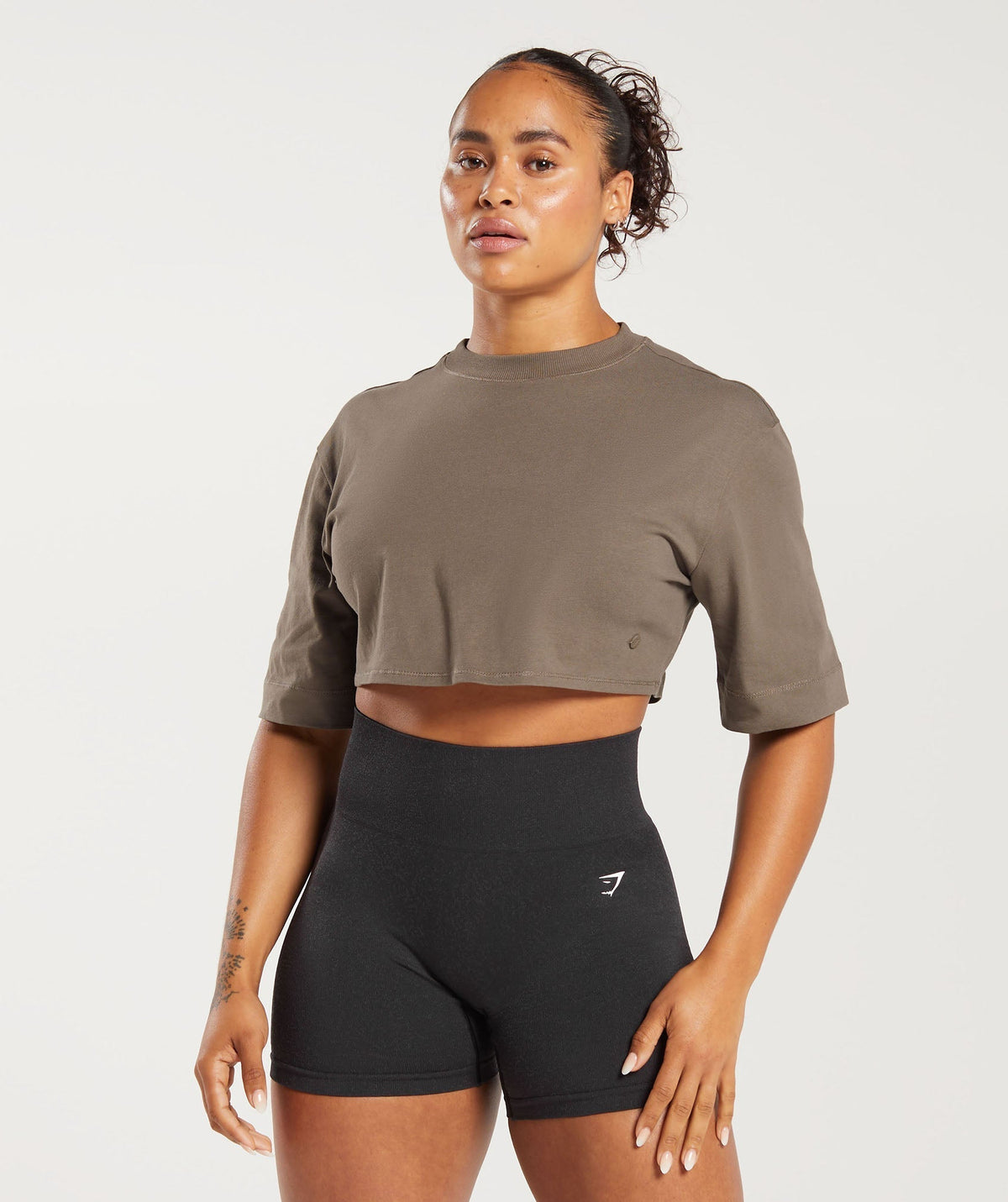gymshark-cotton-boxy-crop-top-camo-brown-aw23