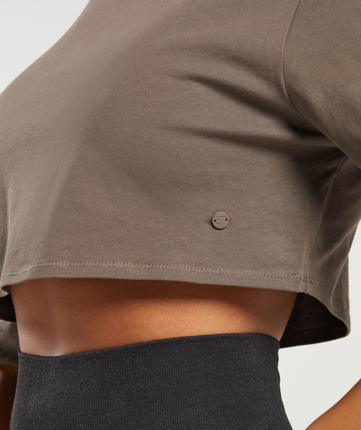 gymshark-cotton-boxy-crop-top-camo-brown-aw23