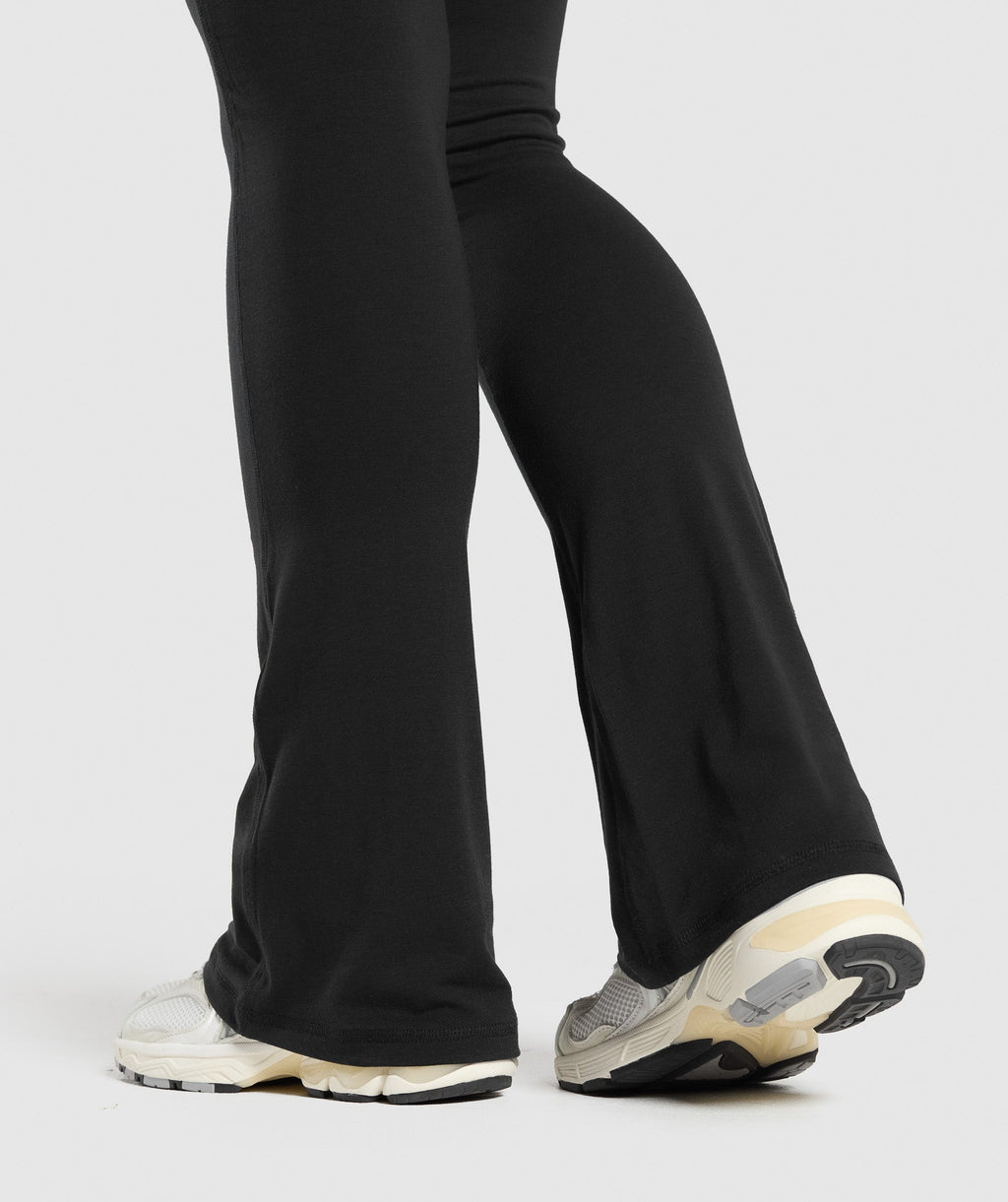 gymshark-foldover-flared-leggings-black-aw24