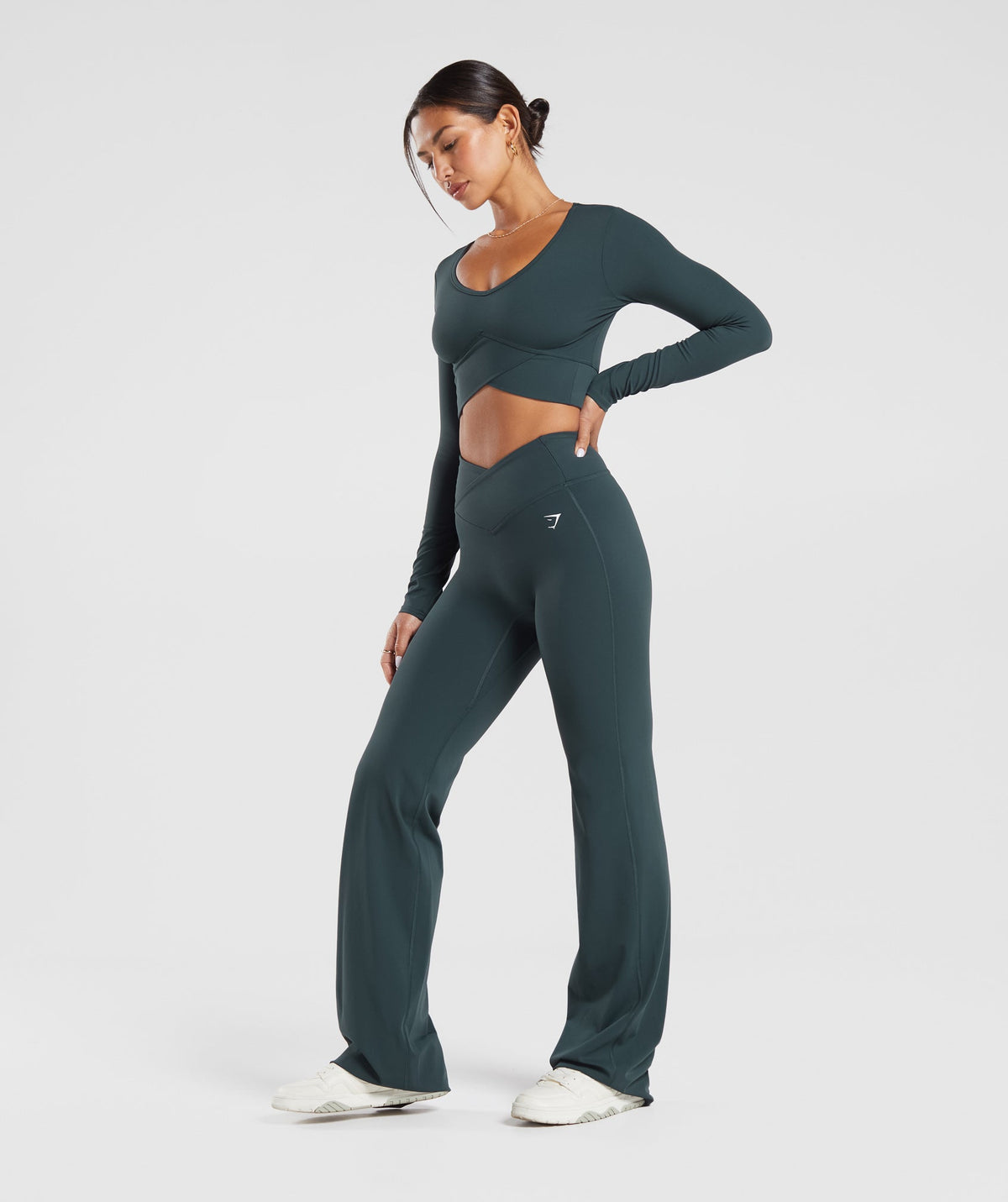 gymshark-crossover-tall-flared-leggings-darkest-teal-aw23