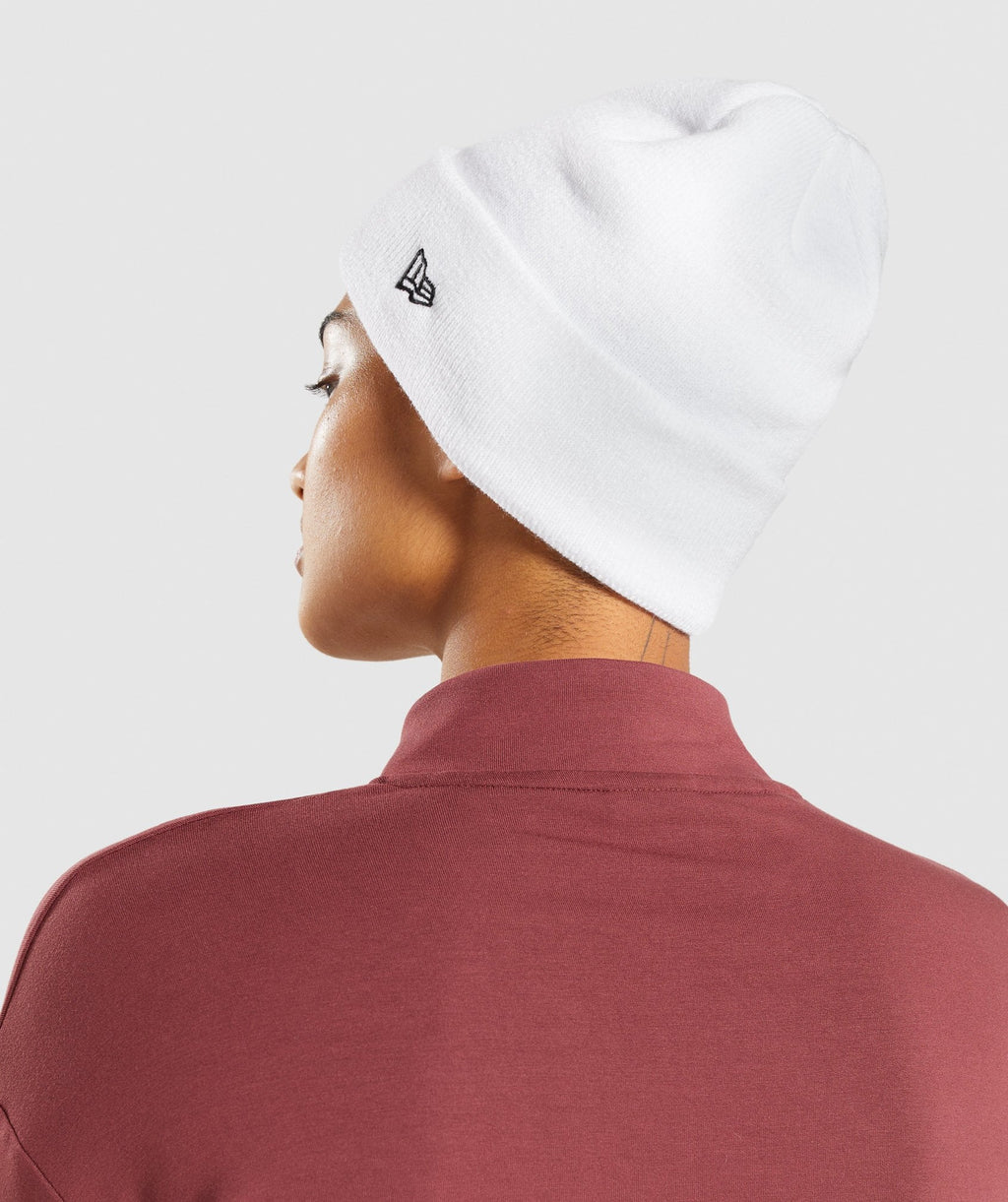 gymshark-new-era-sharkhead-cuff-knit-white-aw21