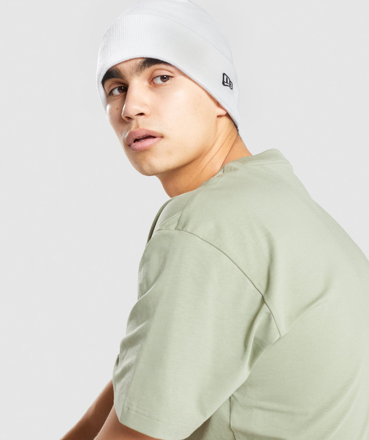 gymshark-new-era-sharkhead-cuff-knit-white-aw21