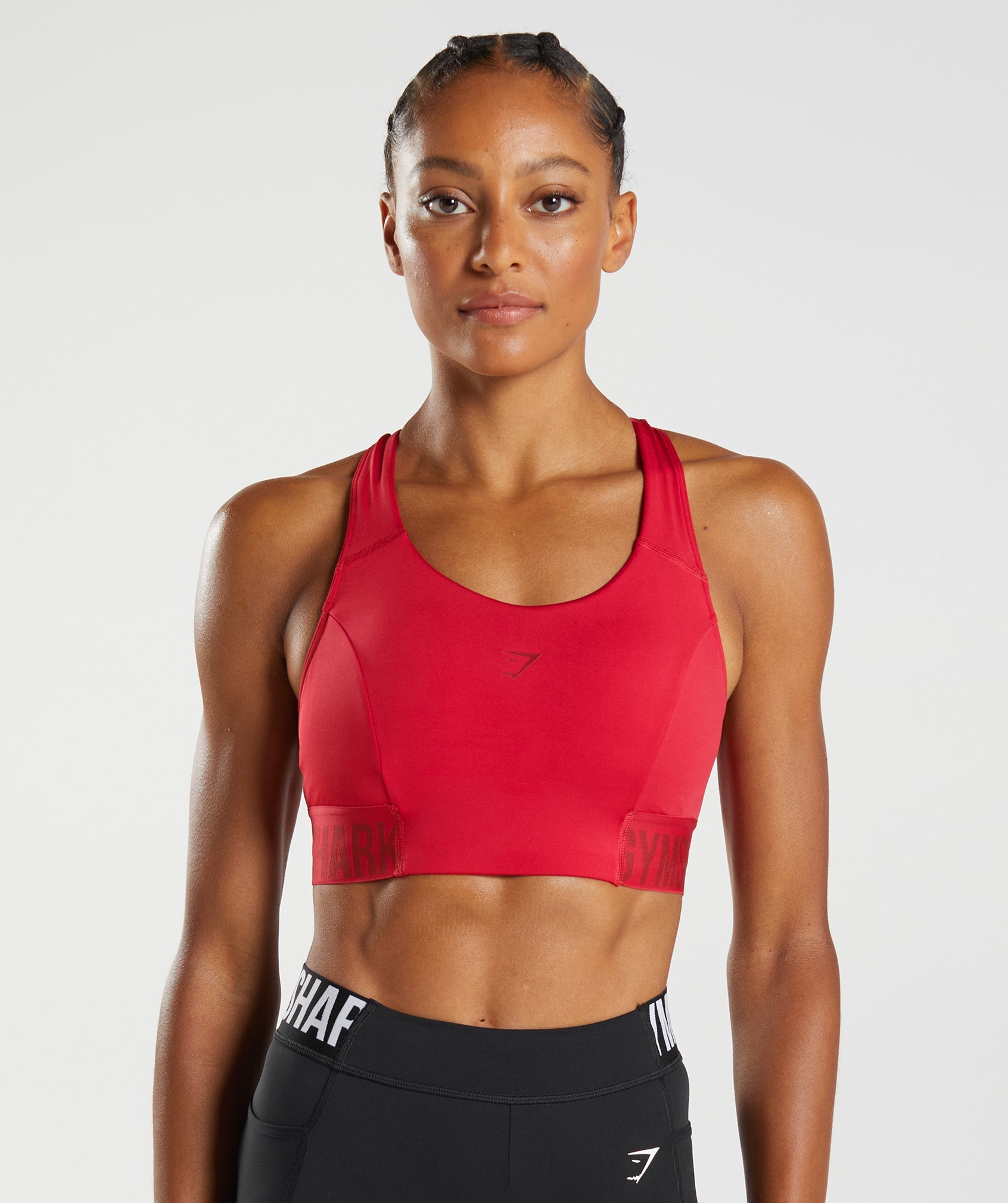gymshark-training-brandmark-sports-bra-salsa-red-aw22