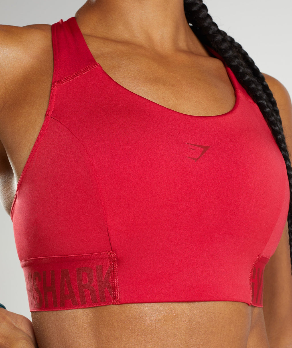 gymshark-training-brandmark-sports-bra-salsa-red-aw22