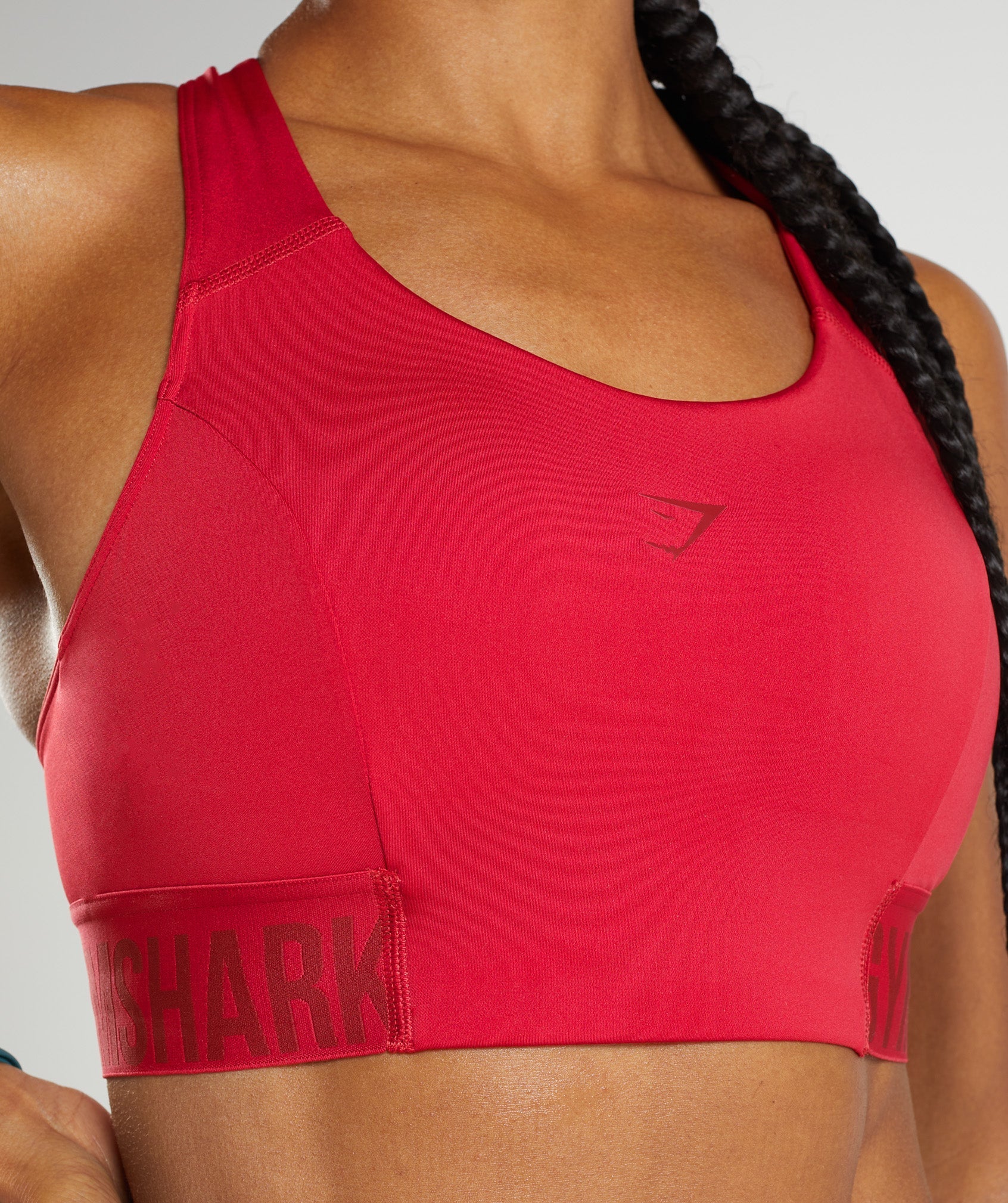 gymshark-training-brandmark-sports-bra-salsa-red-aw22