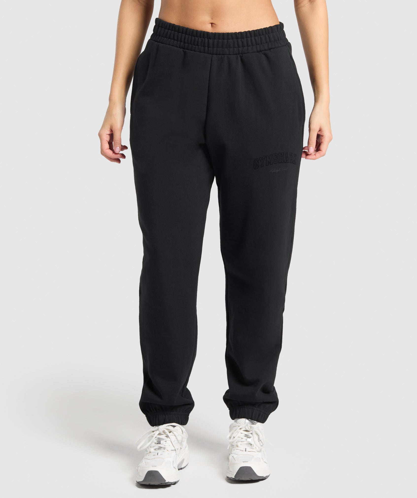 gymshark-campus-classics-graphic-joggers-black-ss25