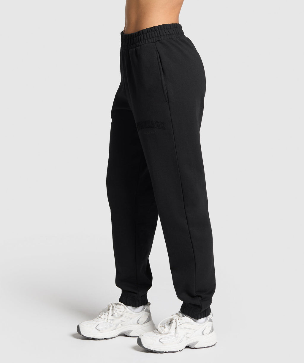 gymshark-campus-classics-graphic-joggers-black-ss25