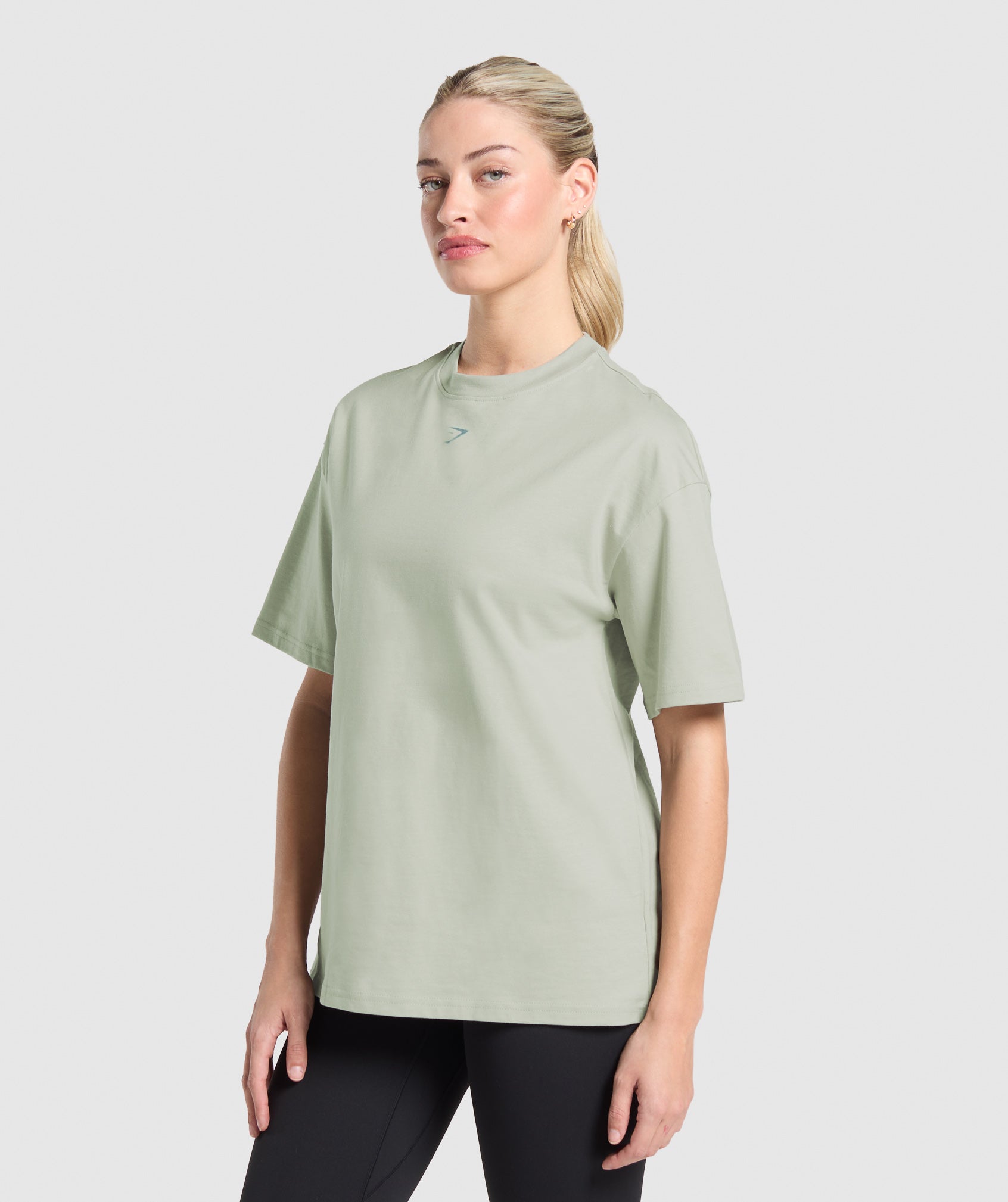 gymshark-campus-classics-graphic-t-shirt-stone-grey-ss25