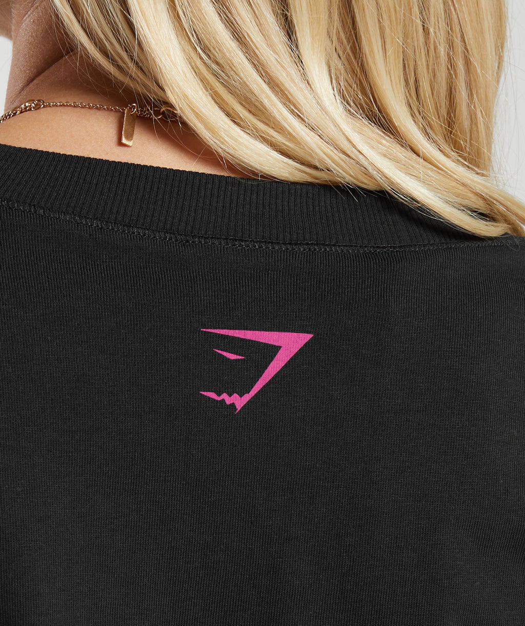 gymshark-cherub-graphic-crop-top-black-aw23