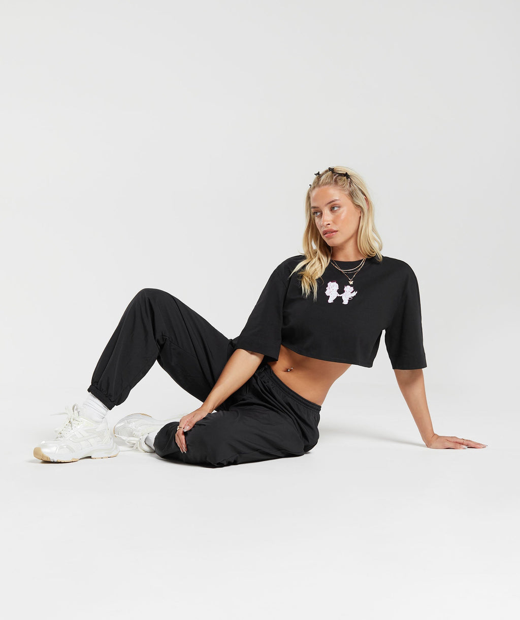 gymshark-cherub-graphic-crop-top-black-aw23