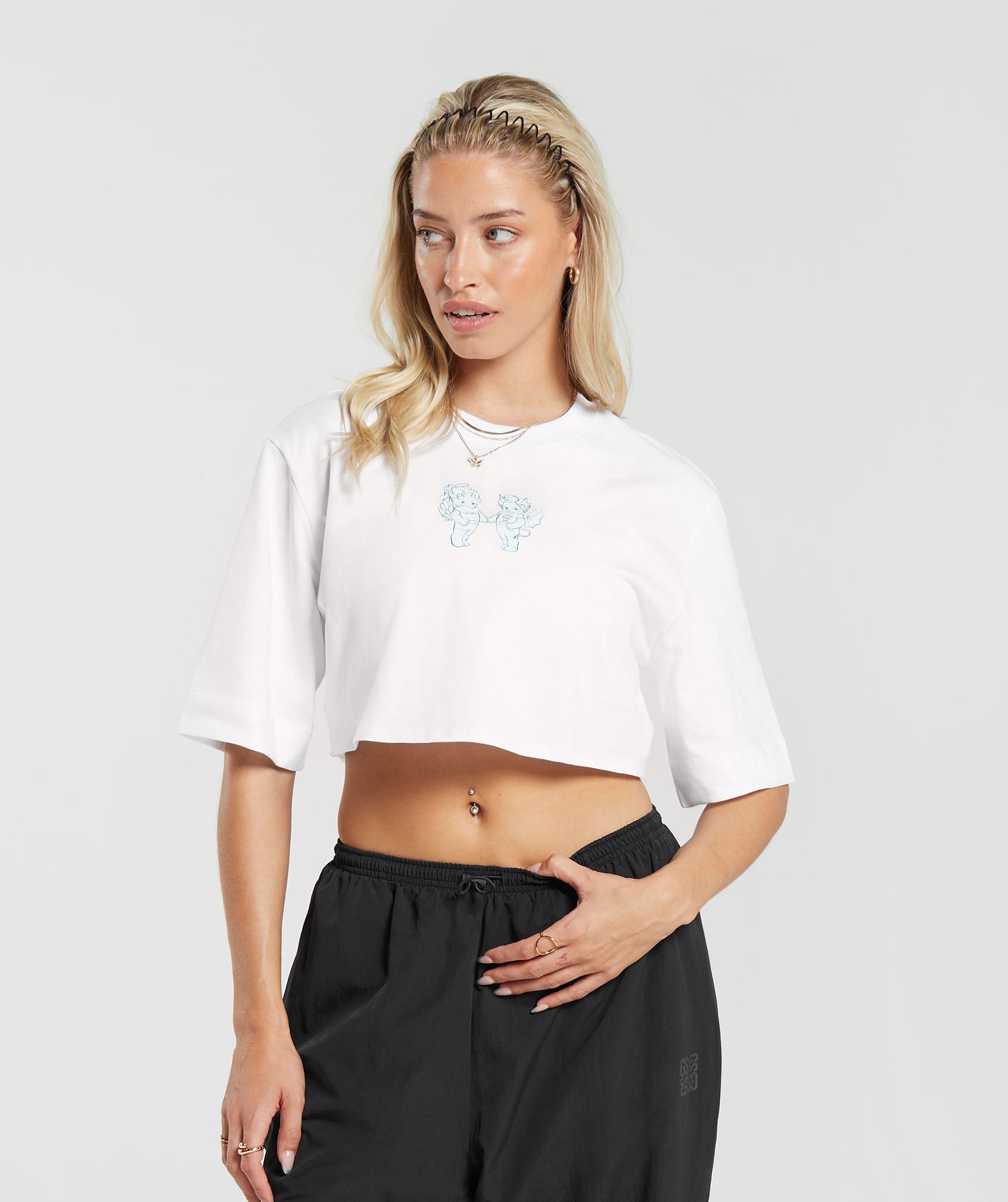 gymshark-cherub-graphic-crop-top-white-aw23