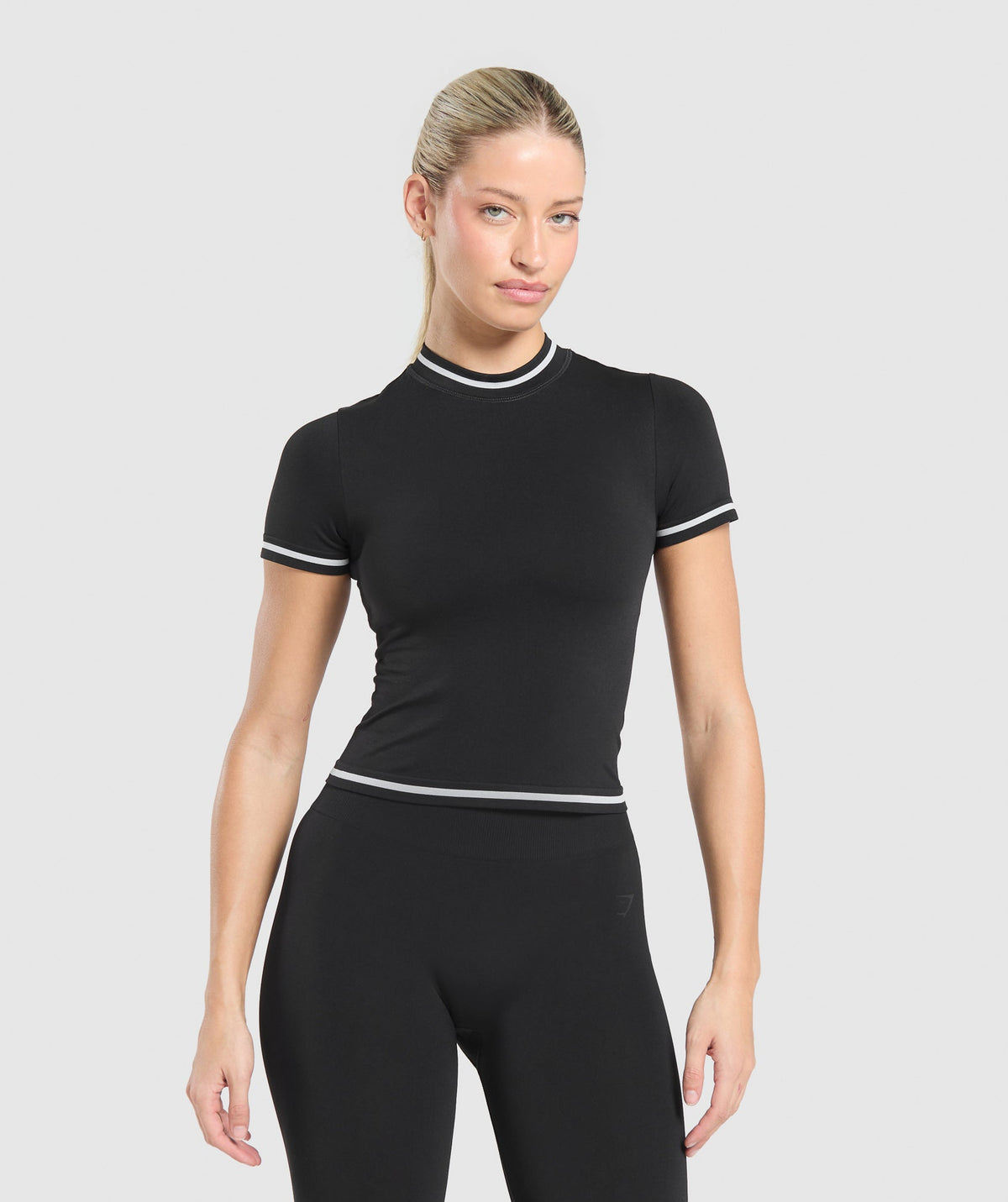 gymshark-contrast-seamless-midi-tee-black-aw24