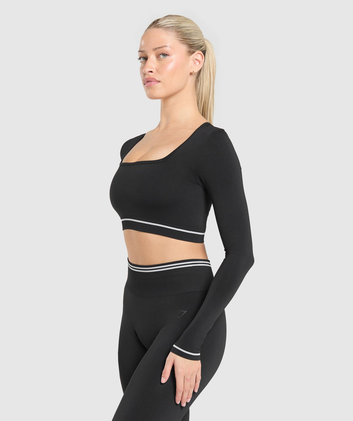 gymshark-contrast-seamless-crop-top-black-aw24