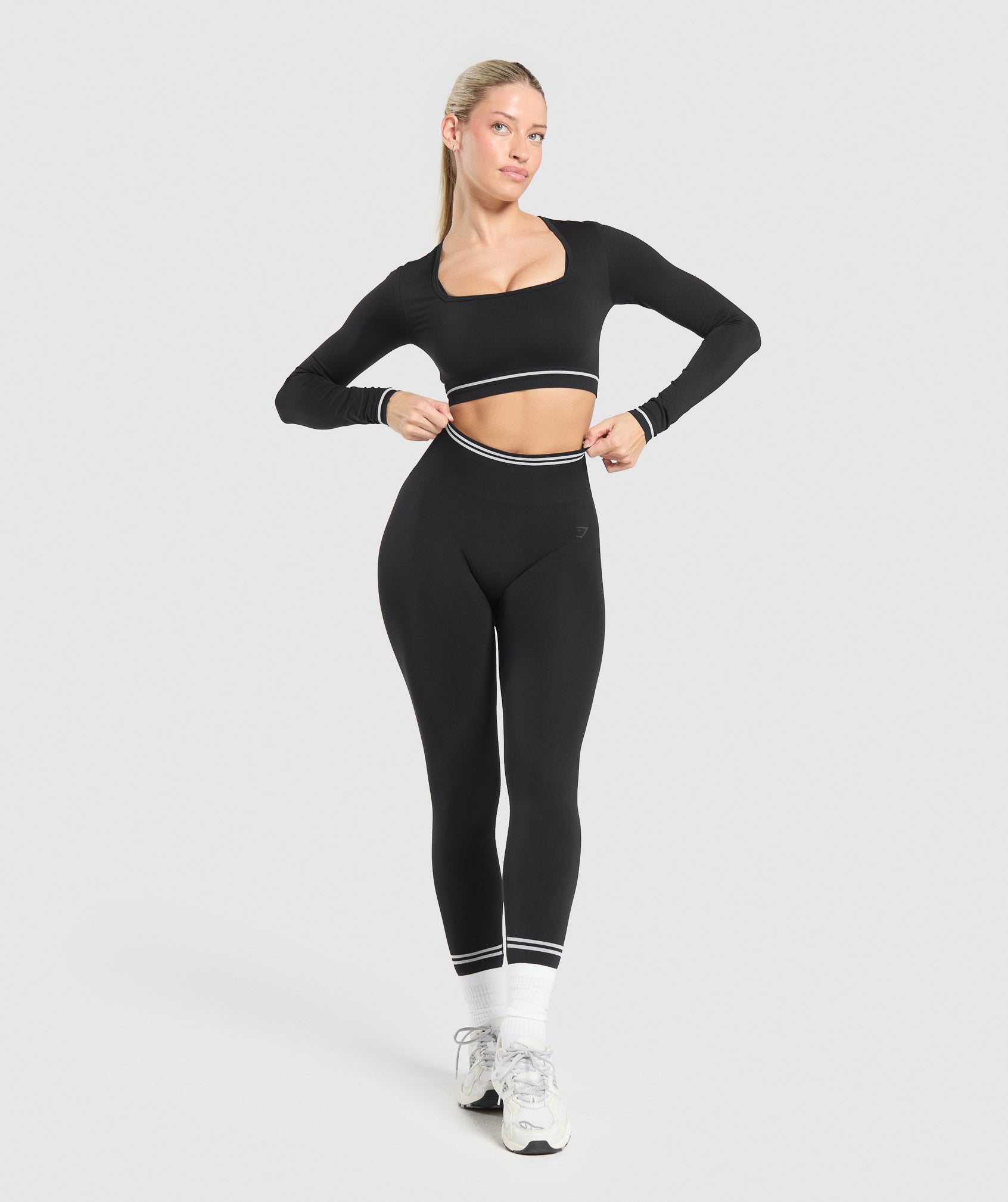 gymshark-contrast-seamless-crop-top-black-aw24