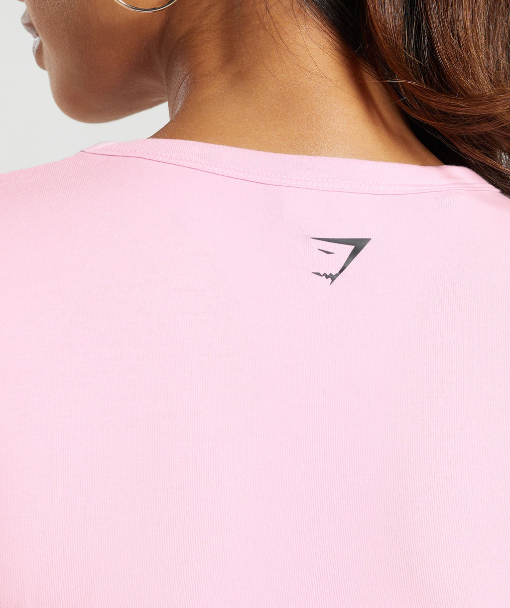 gymshark-cotton-graphic-crop-top-dolly-pink-ss24