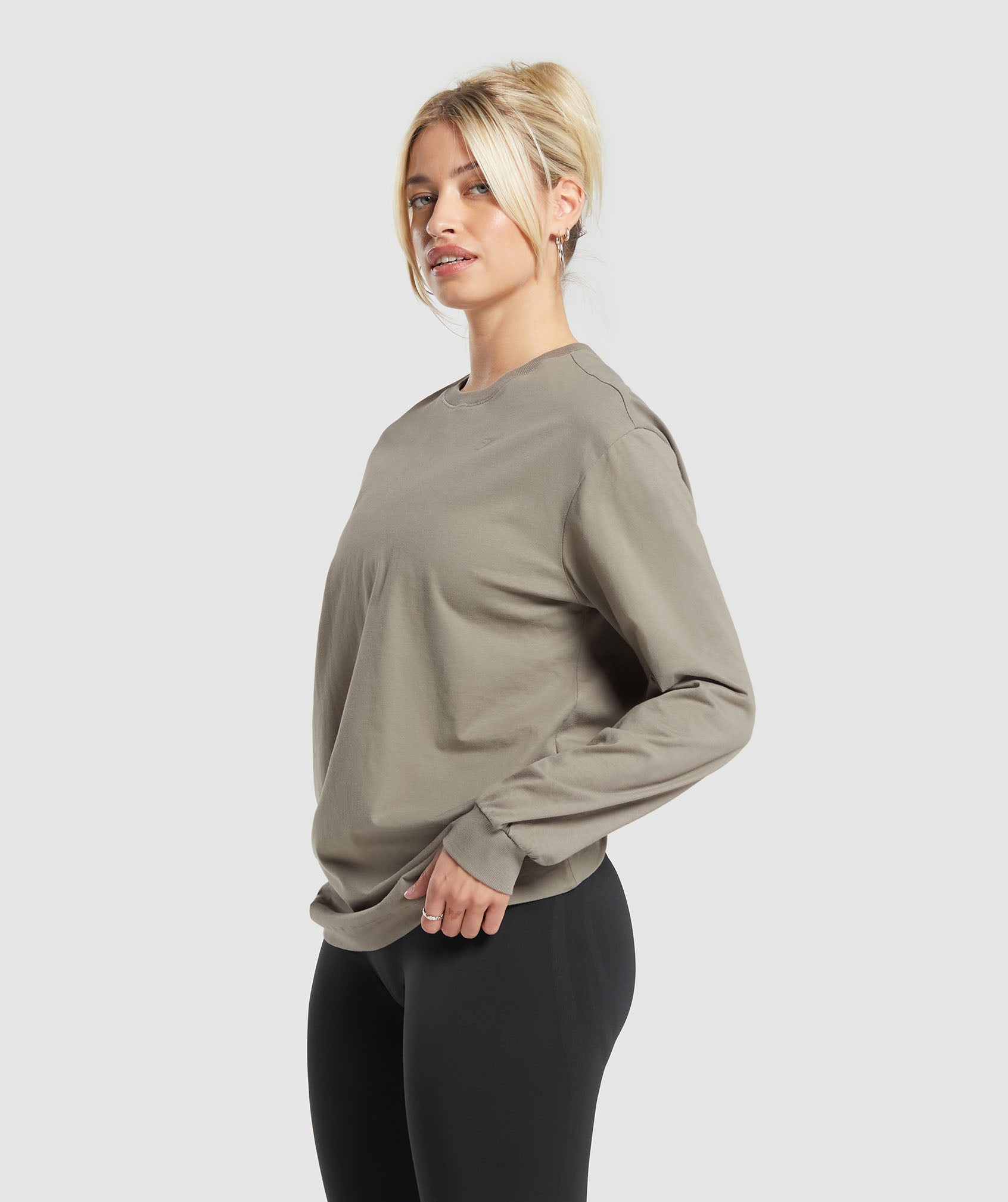 gymshark-cotton-oversized-long-sleeve-top-linen-brown-ss24