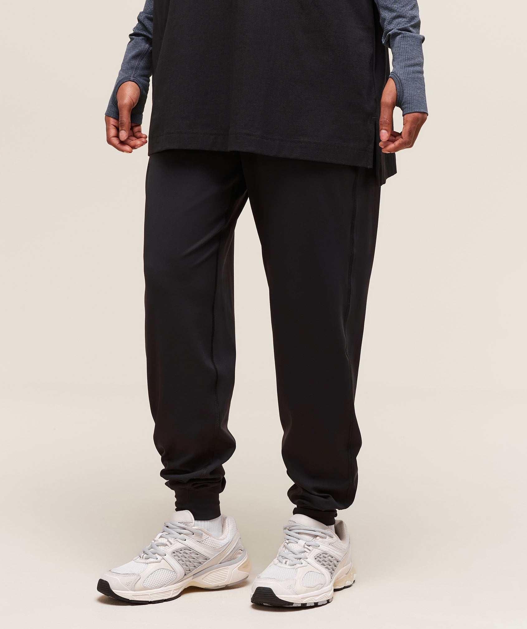 gymshark-covered-joggers-black-ss25