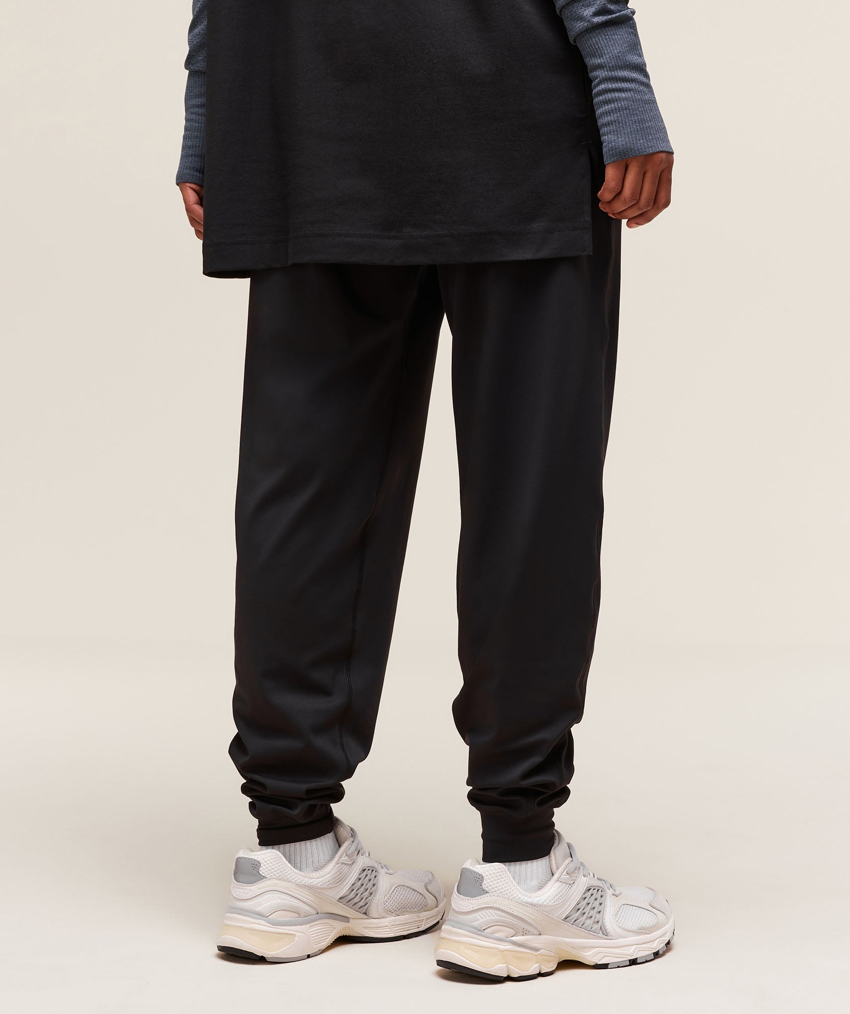 gymshark-covered-joggers-black-ss25