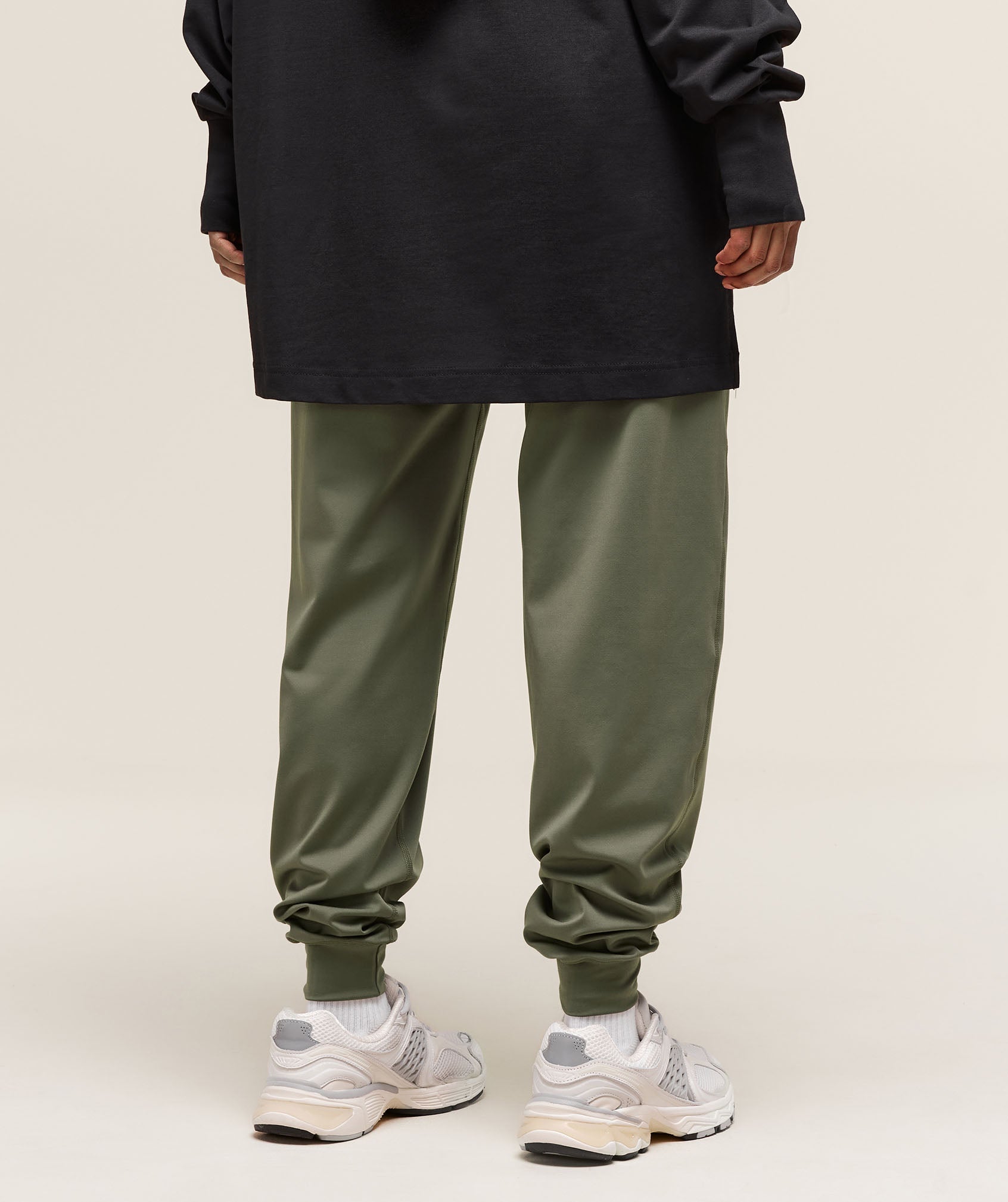 gymshark-covered-jogger-core-olive-ss25