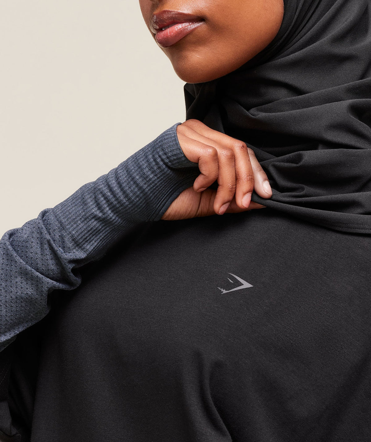 gymshark-covered-longline-cotton-t-shirt-ss-tops-black-ss25