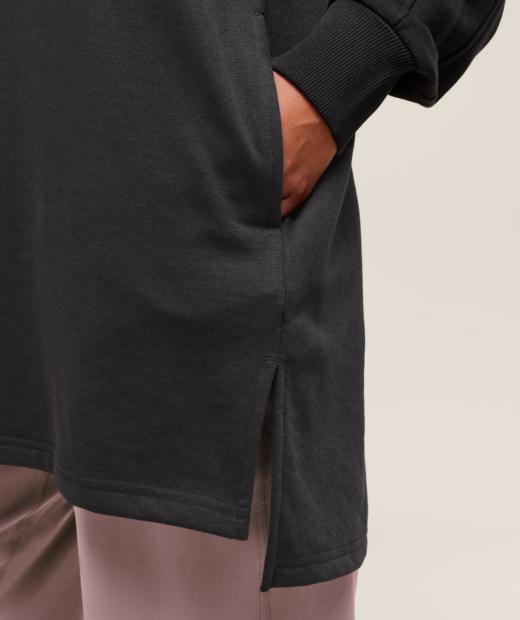 gymshark-covered-pullover-black-ss25