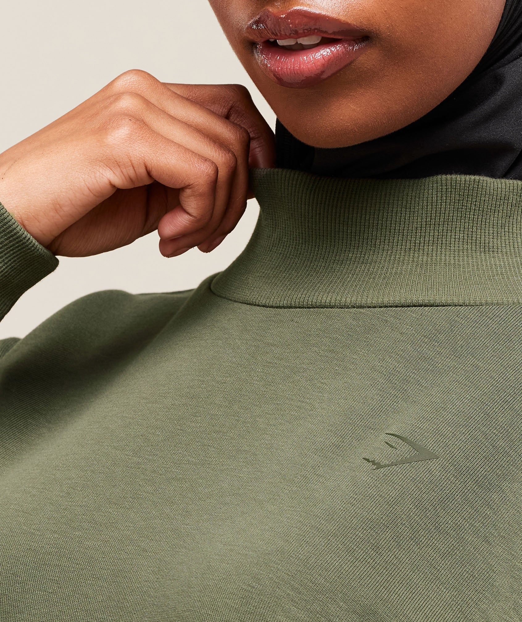 gymshark-covered-pullover-core-olive-ss25