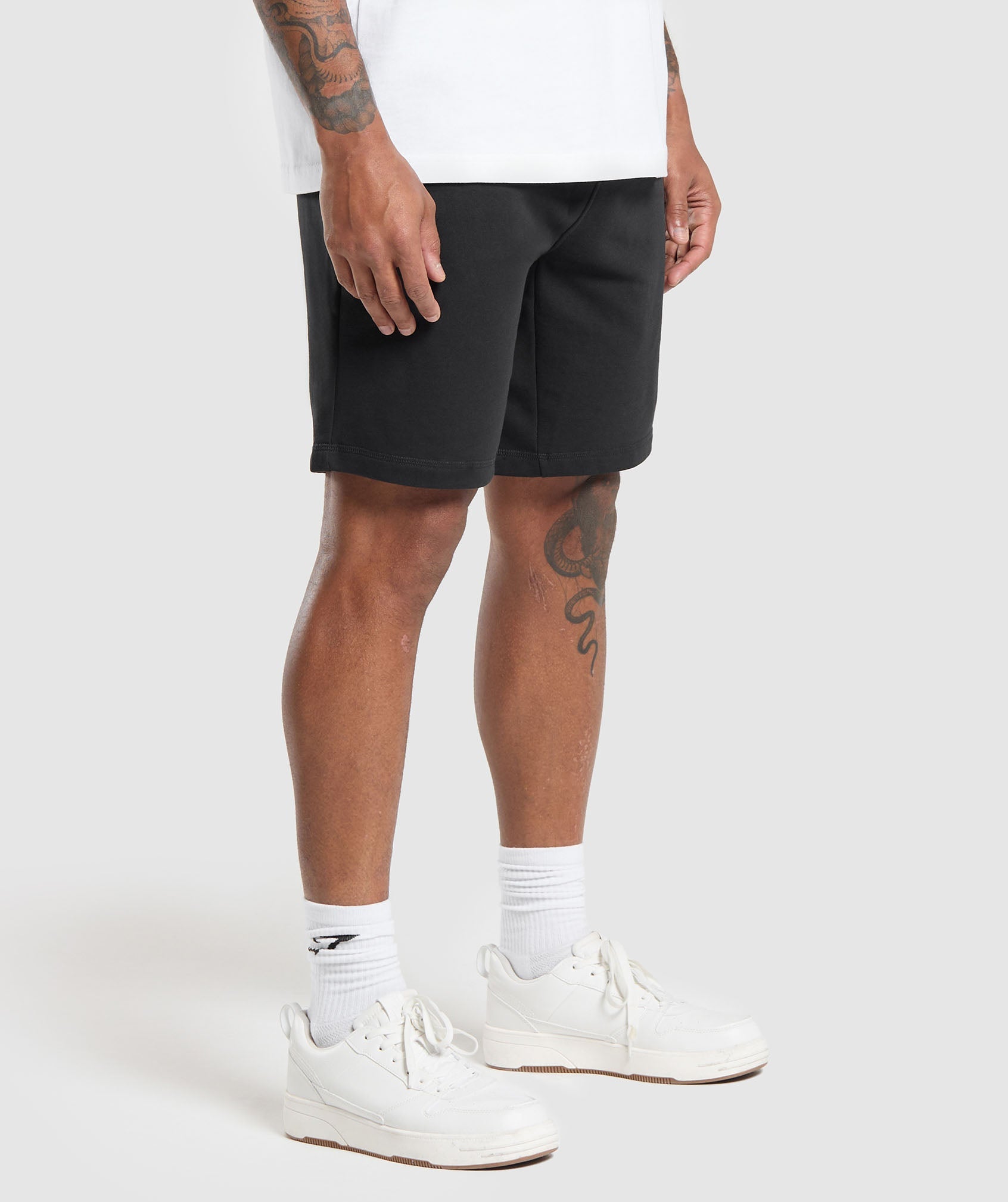 gymshark-crest-9-shorts-black-ss24