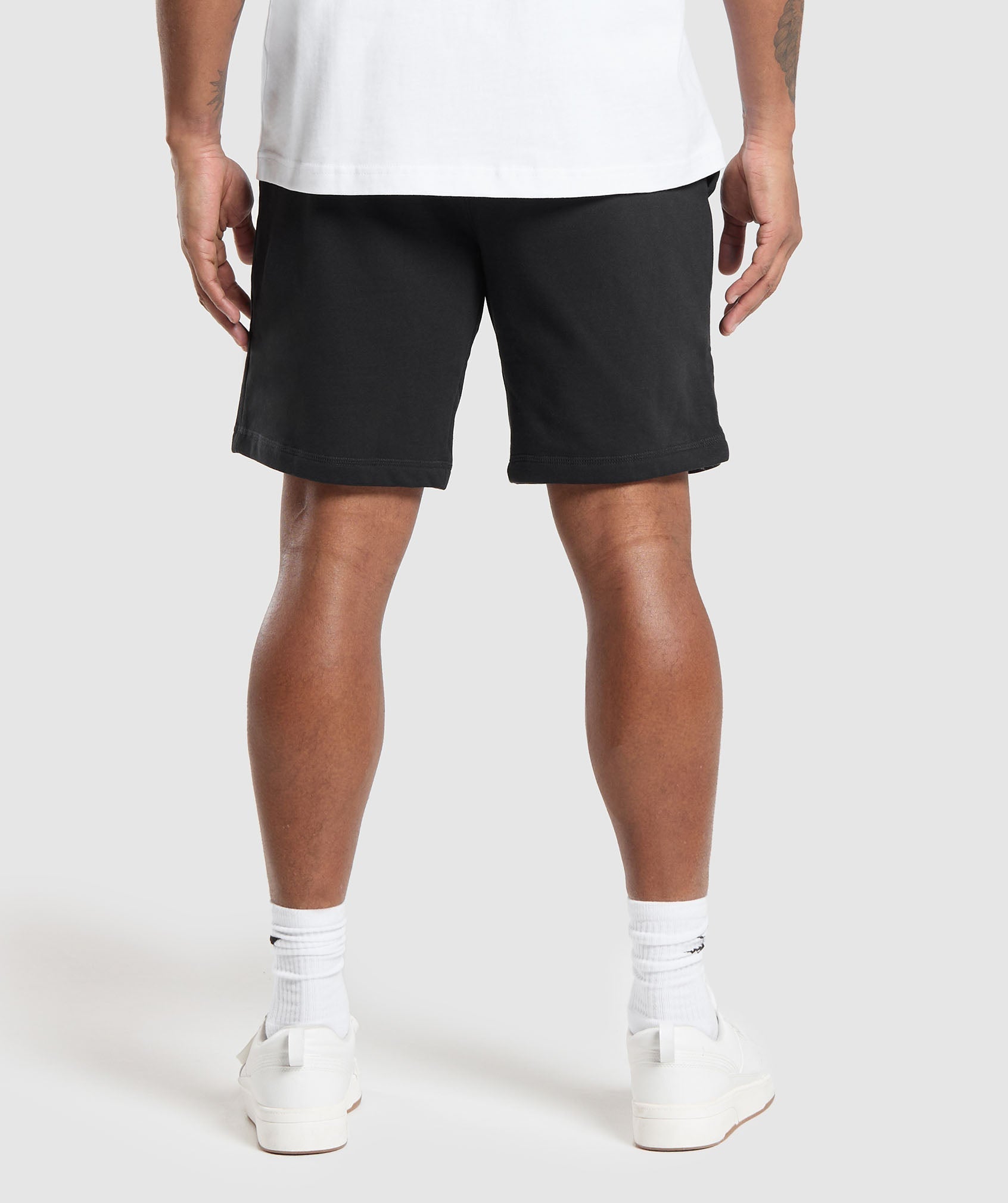 gymshark-crest-9-shorts-black-ss24