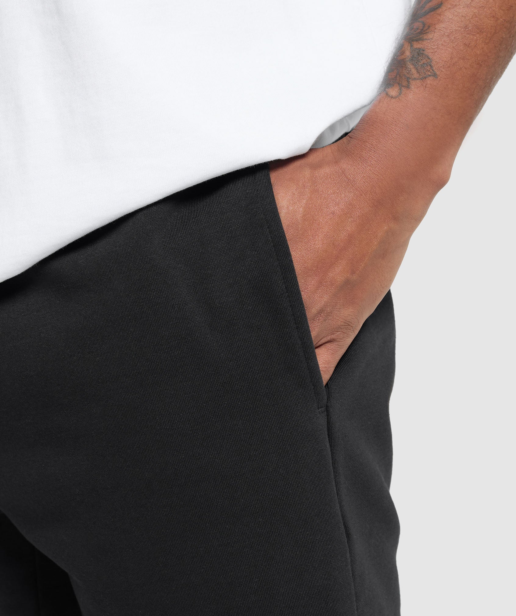 gymshark-crest-9-shorts-black-ss24