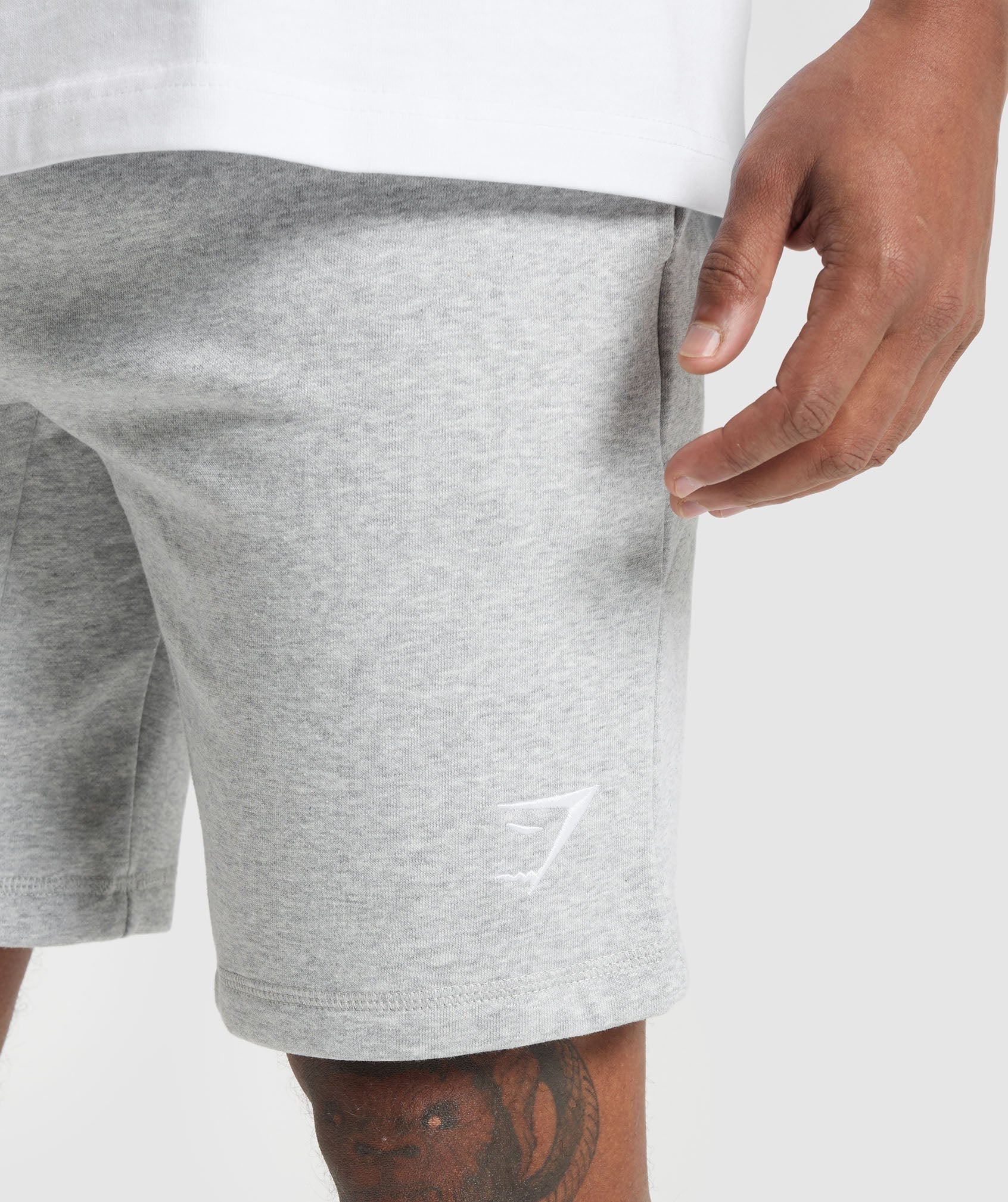 gymshark-crest-9-shorts-grey-ss24
