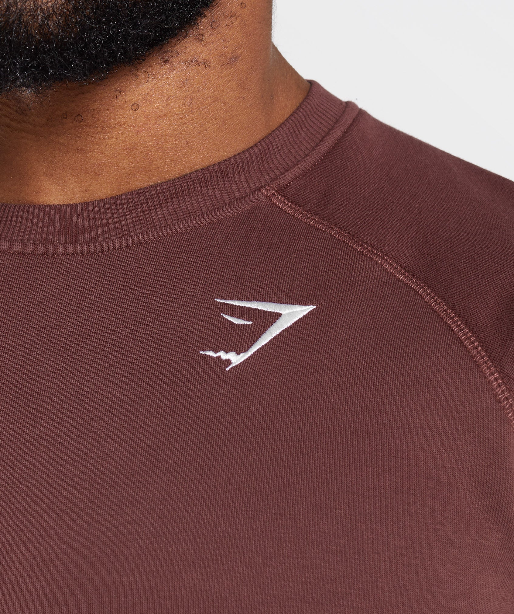 gymshark-crest-sweatshirt-cherry-brown-aw22