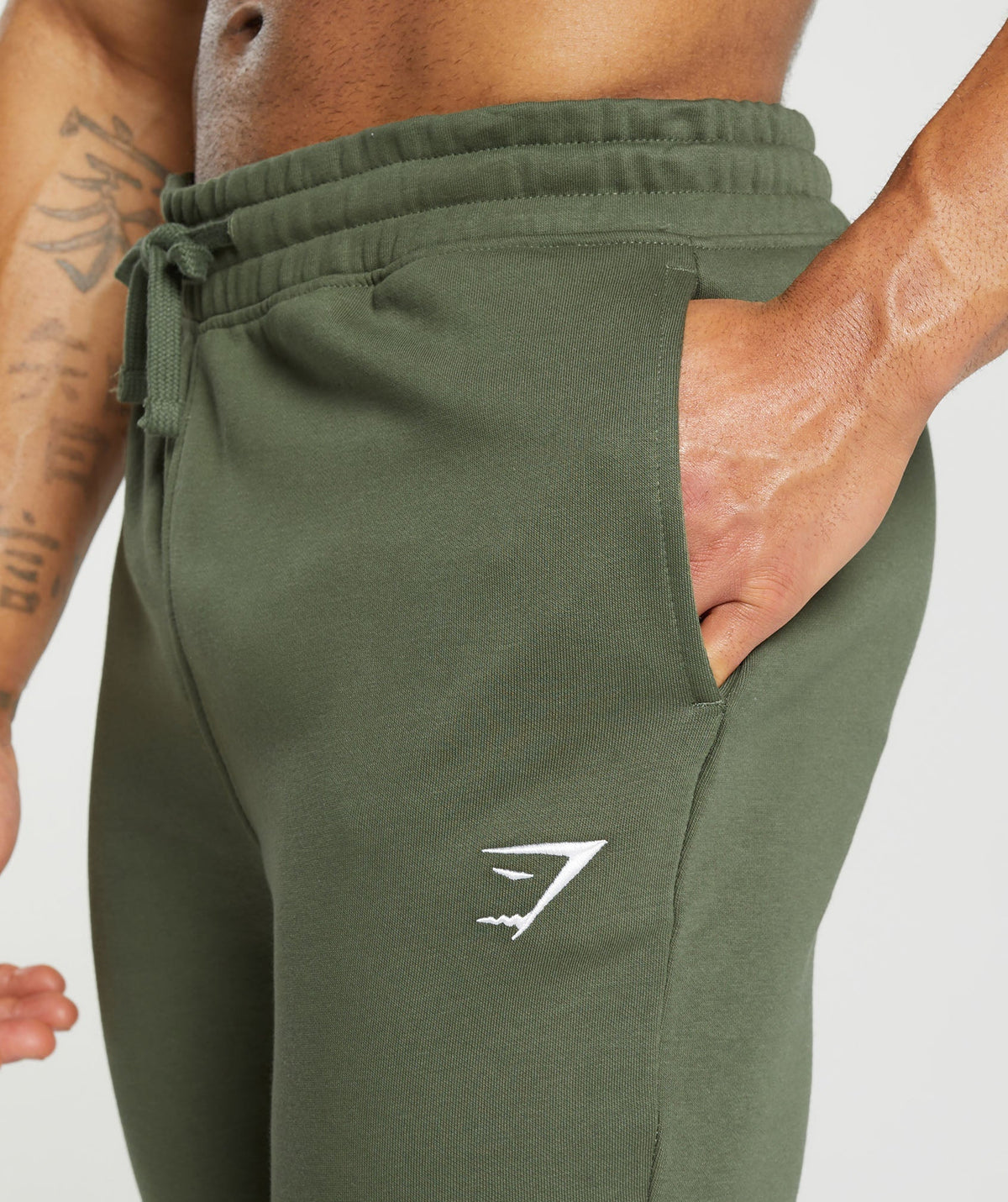 gymshark-crest-joggers-core-olive-aw22