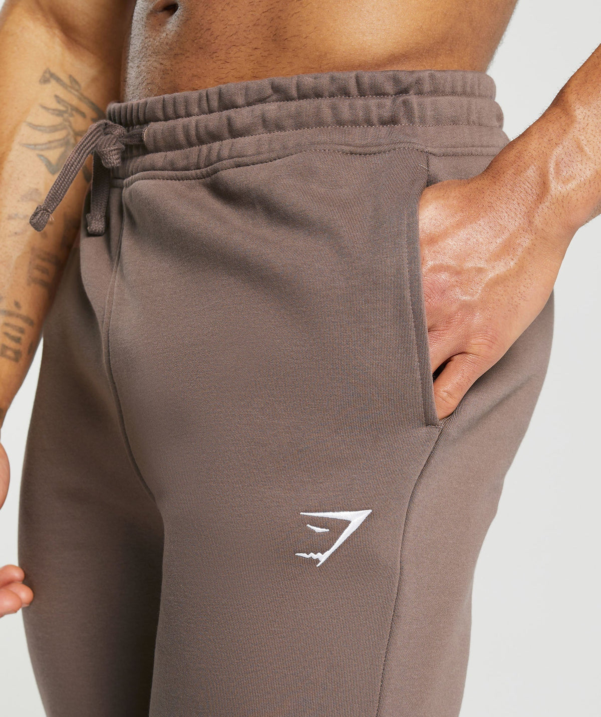 gymshark-crest-joggers-truffle-brown-ss23