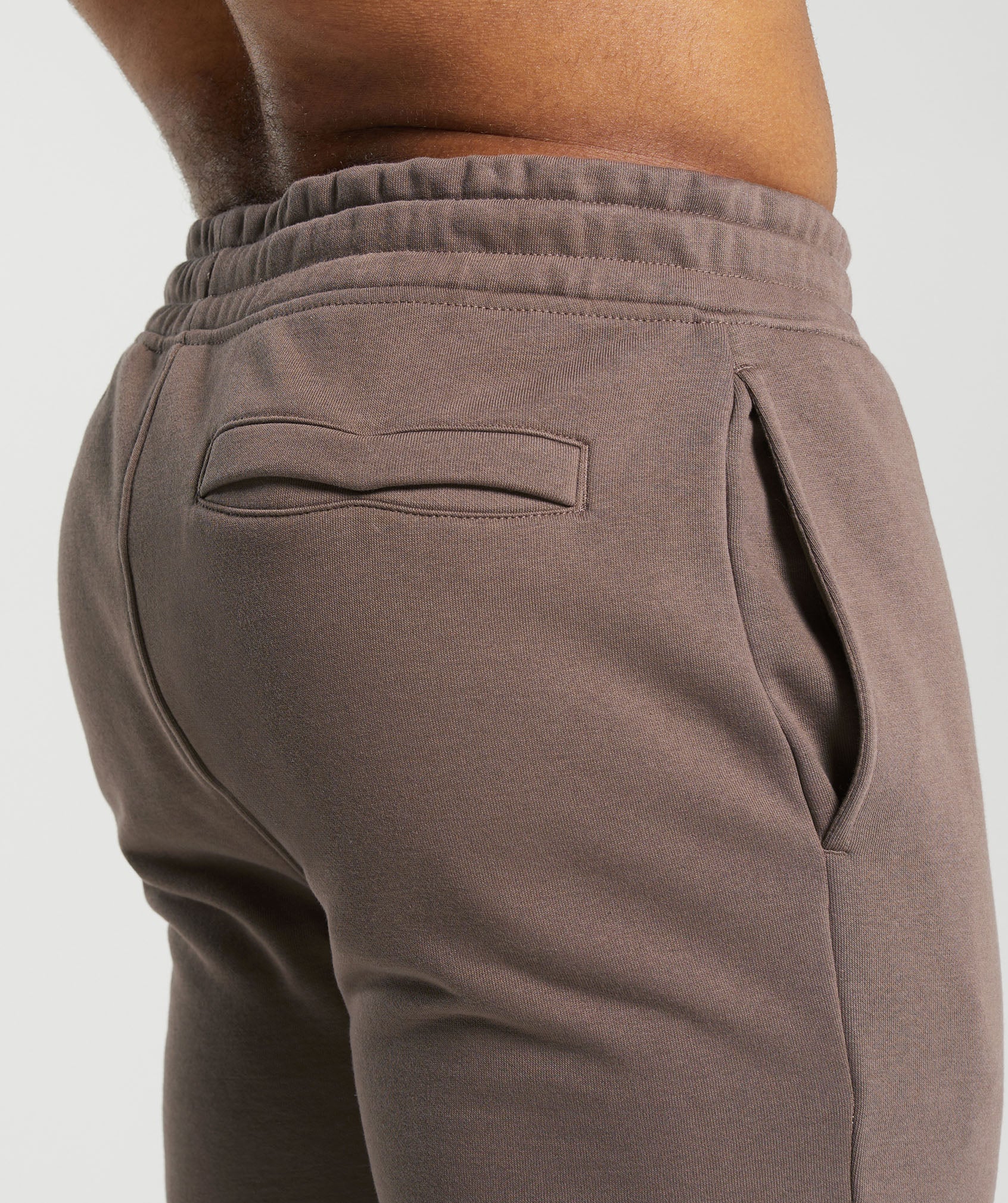 gymshark-crest-joggers-truffle-brown-ss23