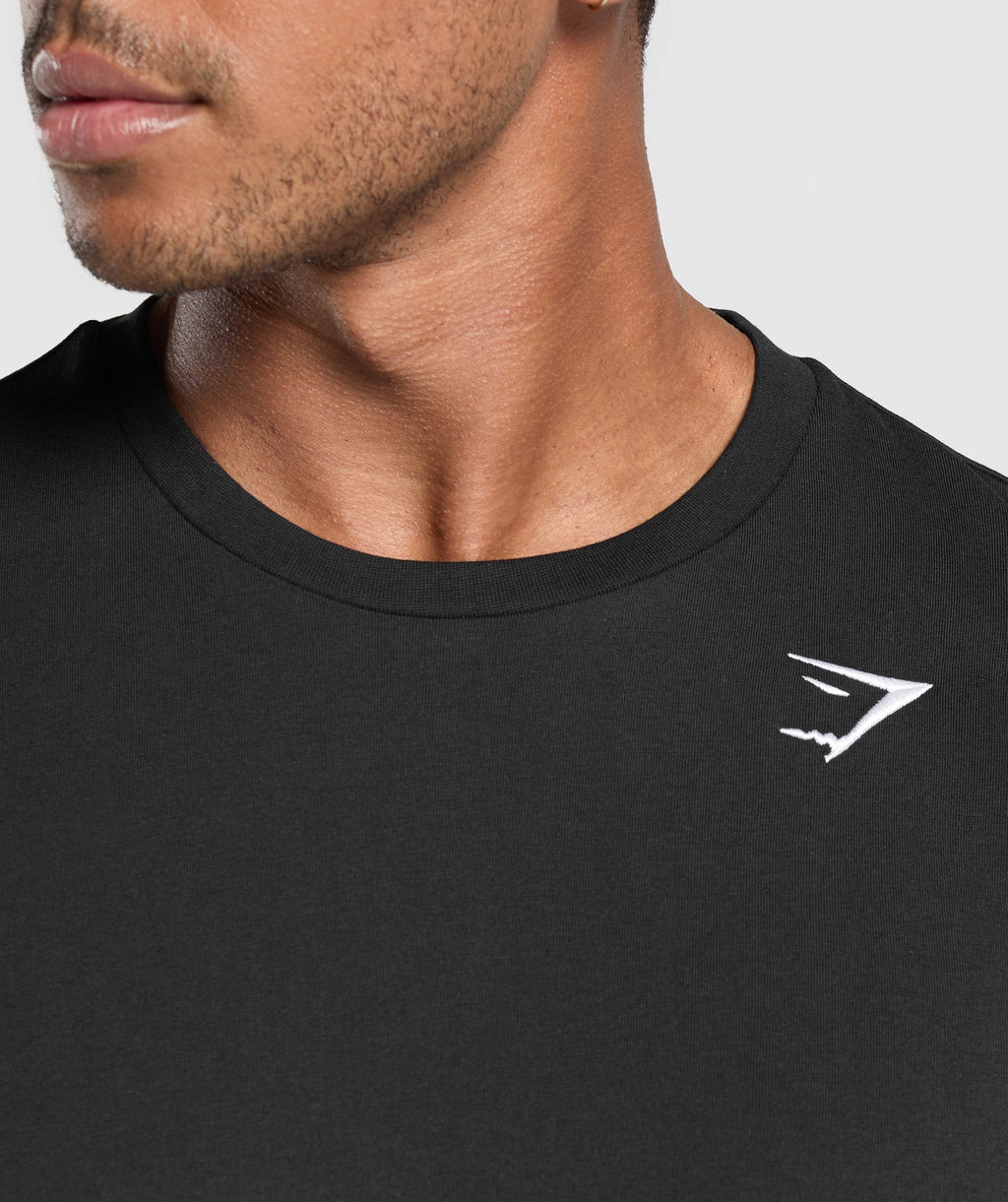 gymshark-crest-long-sleeve-t-shirt-black-ss22
