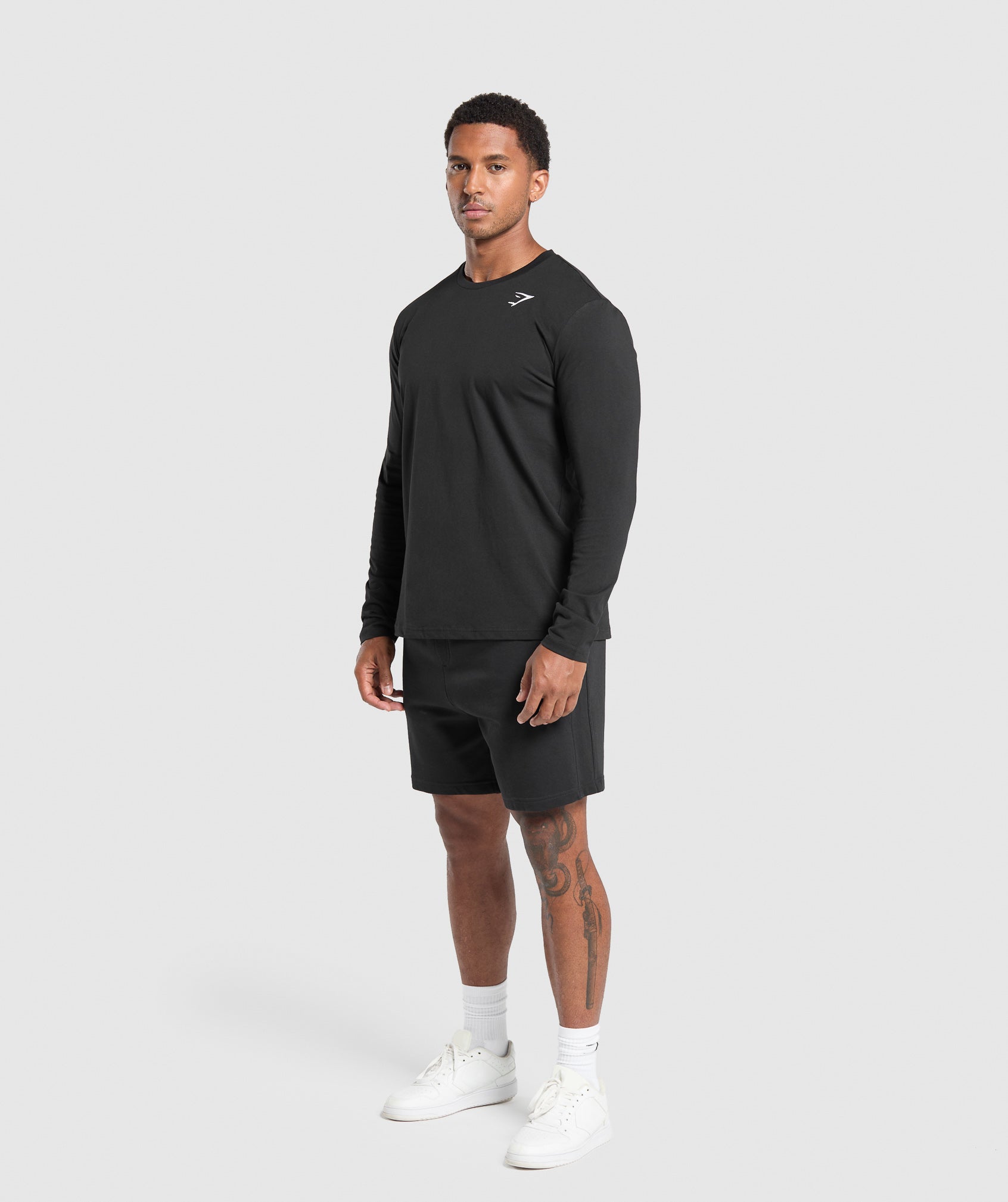 gymshark-crest-long-sleeve-t-shirt-black-ss22