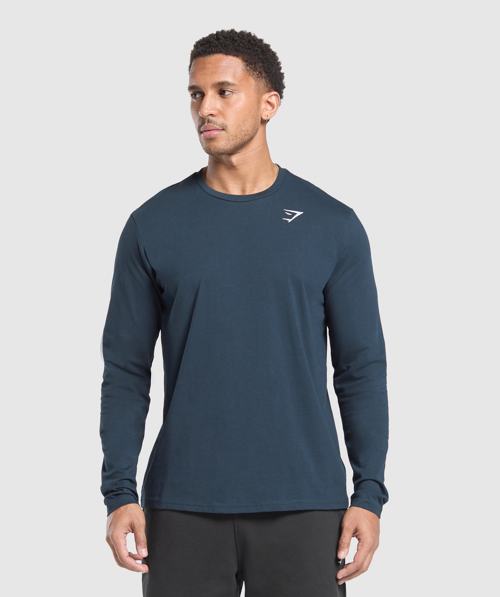 gymshark-crest-long-sleeve-t-shirt-navy-aw22