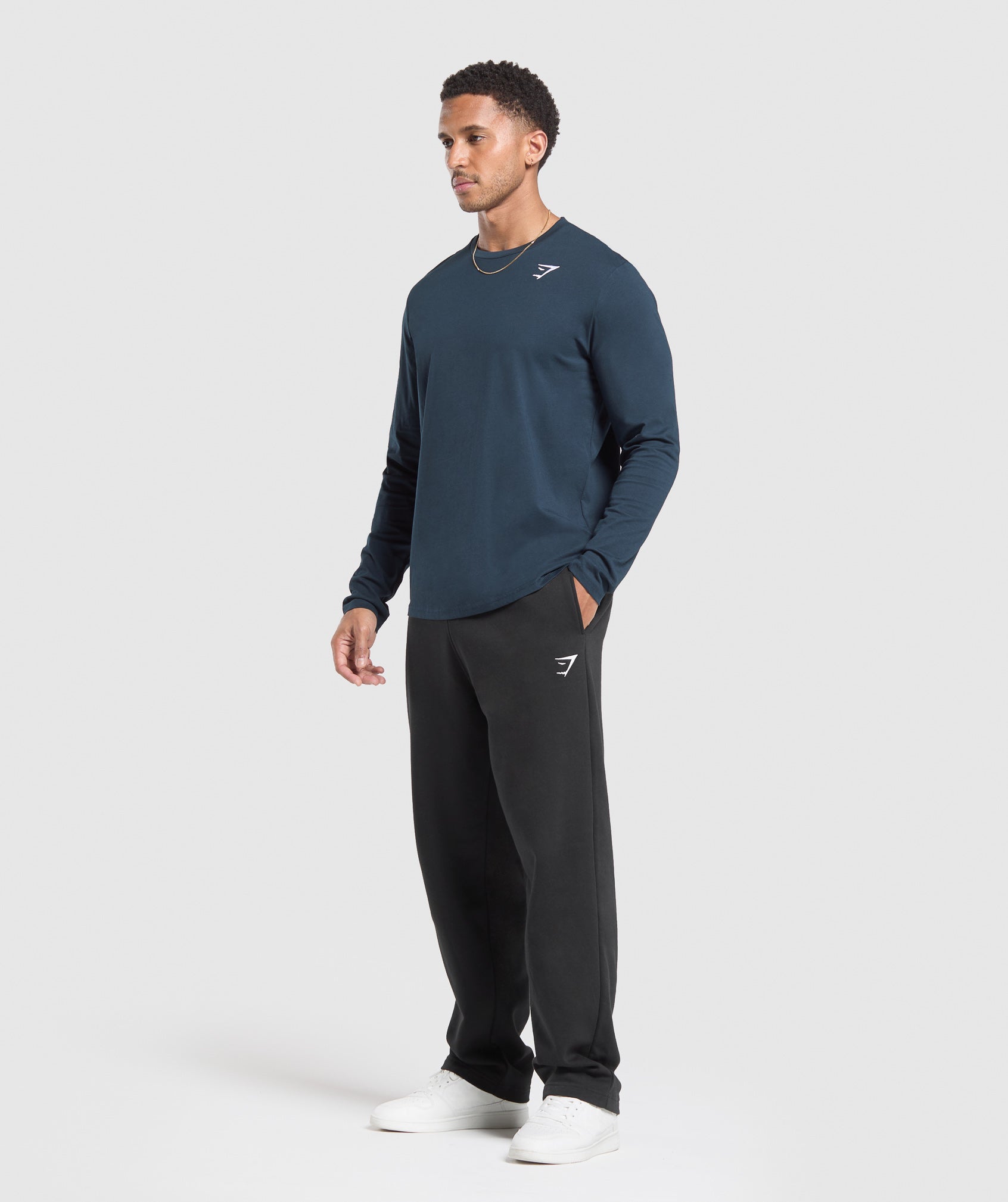 gymshark-crest-long-sleeve-t-shirt-navy-aw22
